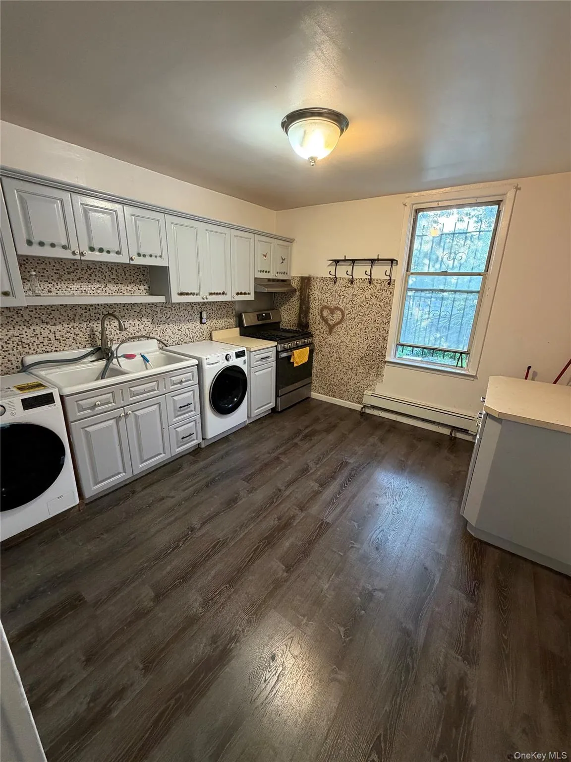 4529 Carpenter Avenue, New York, NY, 3 Bedrooms Bedrooms, 9 Rooms Rooms,1 BathroomBathrooms,Residential Lease,For Rent,Carpenter,0,1043099 4529 Carpenter Avenue, New York, NY, 3 Bedrooms Bedrooms, 9 Rooms Rooms,1 BathroomBathrooms,Residential Lease,For Rent,Carpenter,0,1043099