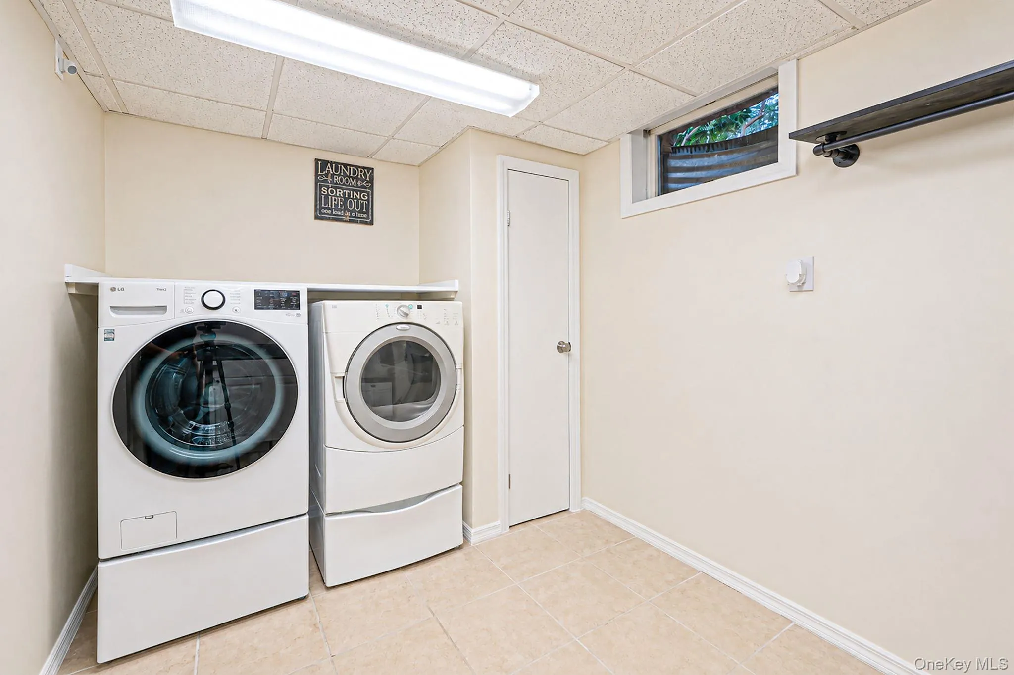16 Jesse Way, Brookhaven, NY, 4 Bedrooms Bedrooms, 12 Rooms Rooms,2 BathroomsBathrooms,Residential,For Rent,Jesse,0,1043108 16 Jesse Way, Brookhaven, NY, 4 Bedrooms Bedrooms, 12 Rooms Rooms,2 BathroomsBathrooms,Residential,For Rent,Jesse,0,1043108