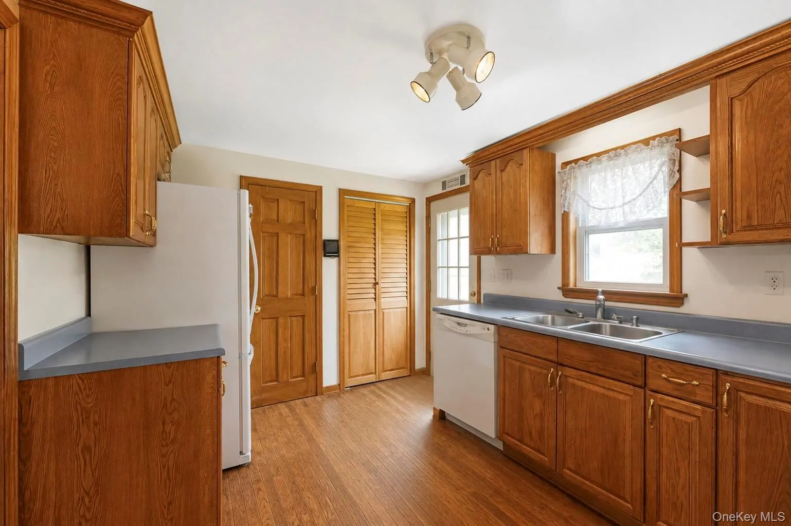 2600 Boisseau Avenue, Southold, NY, 3 Bedrooms Bedrooms, 8 Rooms Rooms,1 BathroomBathrooms,Residential,For Rent,Boisseau,0,1043112 2600 Boisseau Avenue, Southold, NY, 3 Bedrooms Bedrooms, 8 Rooms Rooms,1 BathroomBathrooms,Residential,For Rent,Boisseau,0,1043112