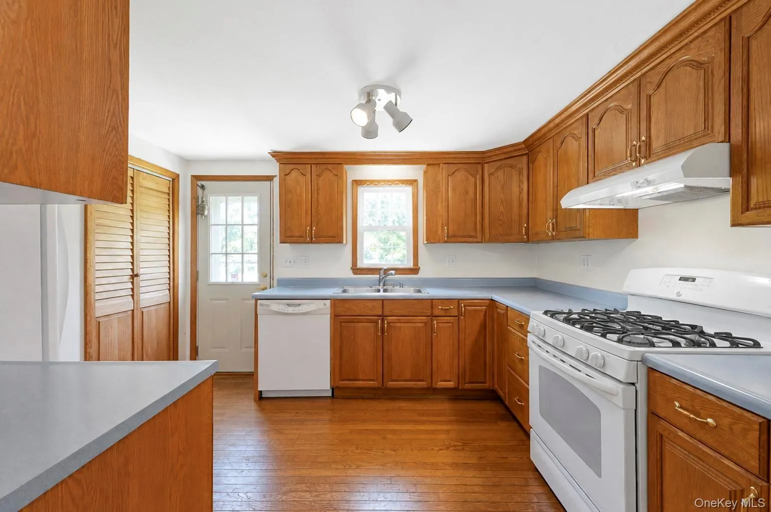 2600 Boisseau Avenue, Southold, NY, 3 Bedrooms Bedrooms, 8 Rooms Rooms,1 BathroomBathrooms,Residential,For Rent,Boisseau,0,1043112 2600 Boisseau Avenue, Southold, NY, 3 Bedrooms Bedrooms, 8 Rooms Rooms,1 BathroomBathrooms,Residential,For Rent,Boisseau,0,1043112