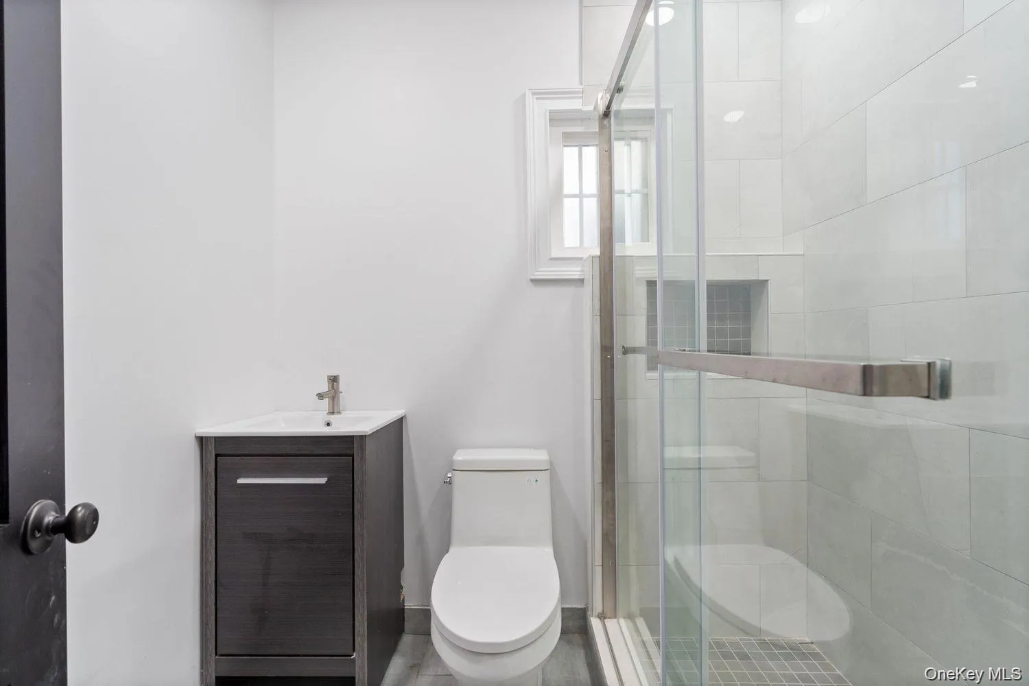 46 Elton Street, New York, NY, 1 Bedroom Bedrooms, 5 Room Rooms,1 BathroomBathrooms,Residential Lease,For Rent,Elton,0,1043117 46 Elton Street, New York, NY, 1 Bedroom Bedrooms, 5 Room Rooms,1 BathroomBathrooms,Residential Lease,For Rent,Elton,0,1043117