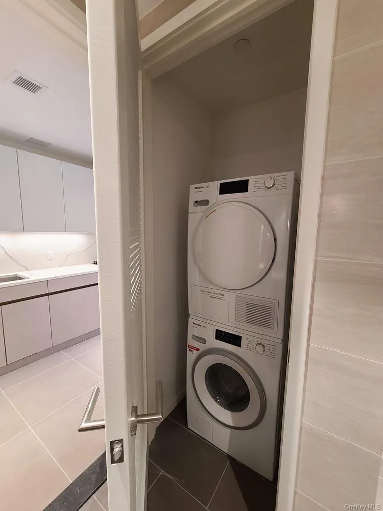 133-27 39th Avenue, New York, NY, 3 Room Rooms,1 BathroomBathrooms,Residential Lease,For Rent,39th,0,1043119 133-27 39th Avenue, New York, NY, 3 Room Rooms,1 BathroomBathrooms,Residential Lease,For Rent,39th,0,1043119