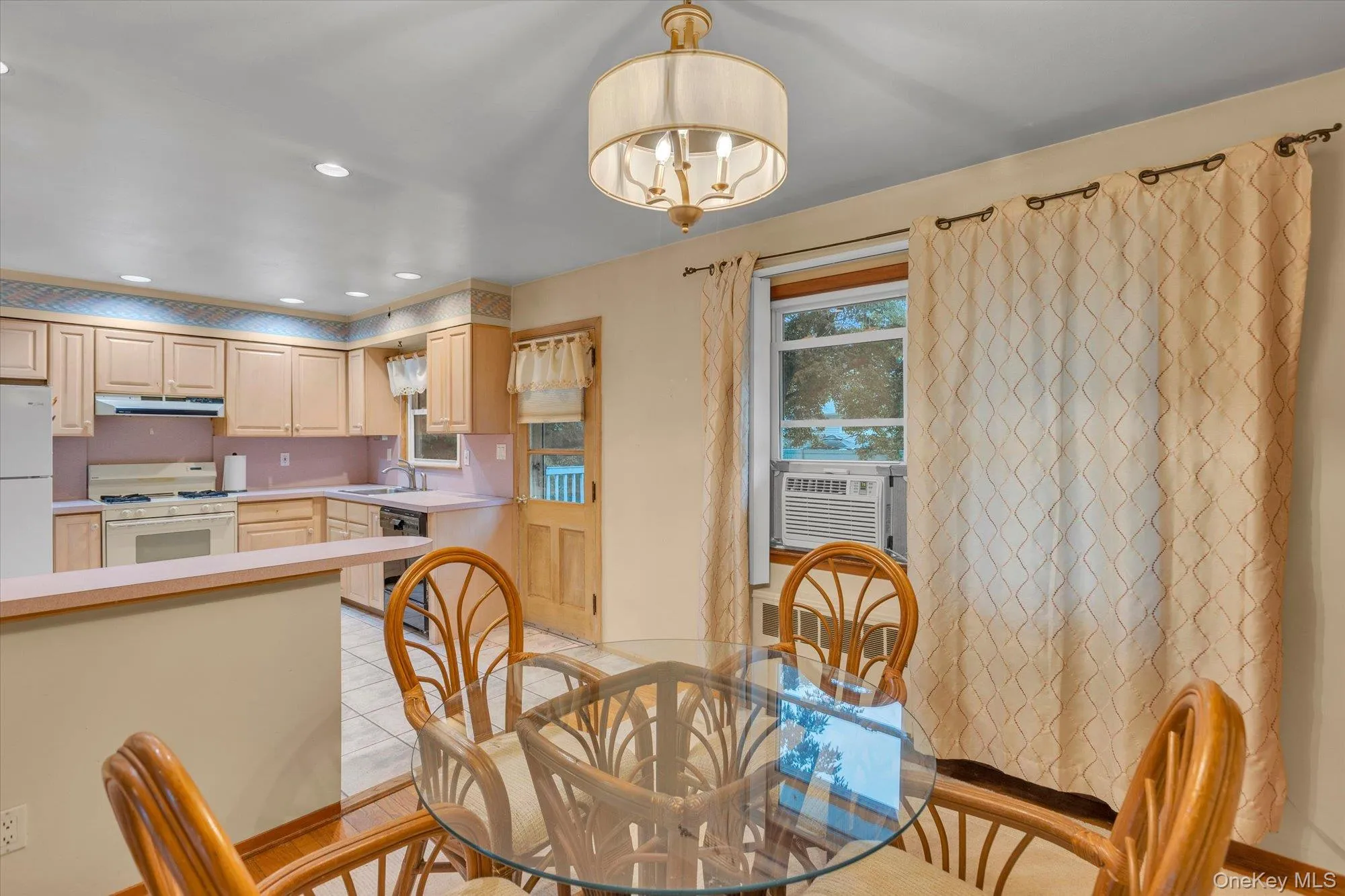 89 25th Street, Huntington, NY, 3 Bedrooms Bedrooms, 7 Rooms Rooms,2 BathroomsBathrooms,Residential,For Rent,25th,0,1043136 89 25th Street, Huntington, NY, 3 Bedrooms Bedrooms, 7 Rooms Rooms,2 BathroomsBathrooms,Residential,For Rent,25th,0,1043136