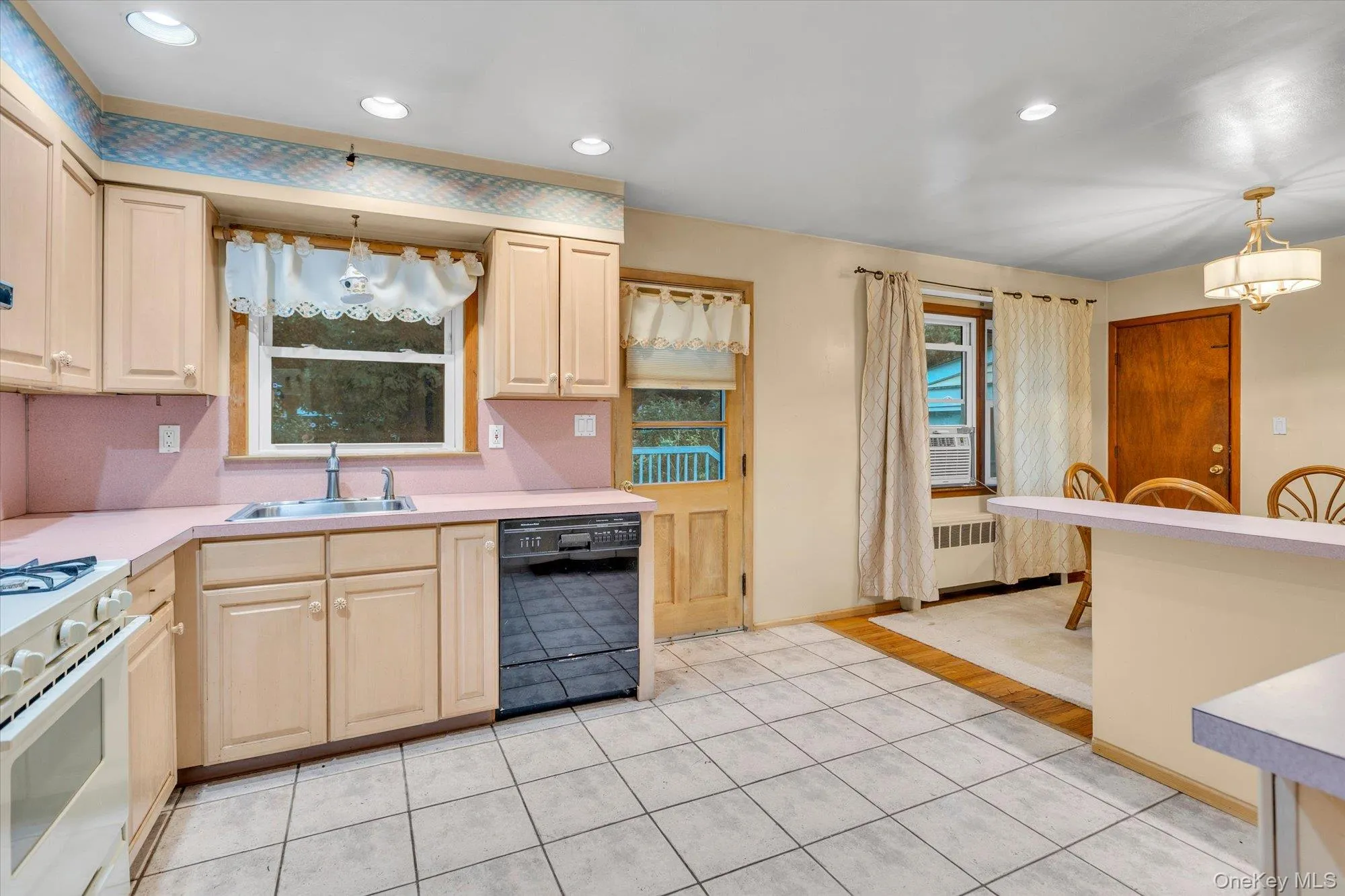 89 25th Street, Huntington, NY, 3 Bedrooms Bedrooms, 7 Rooms Rooms,2 BathroomsBathrooms,Residential,For Rent,25th,0,1043136 89 25th Street, Huntington, NY, 3 Bedrooms Bedrooms, 7 Rooms Rooms,2 BathroomsBathrooms,Residential,For Rent,25th,0,1043136