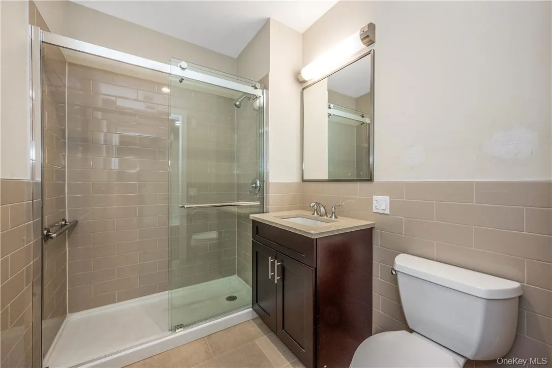 Primary Bath w/Walk in Shower Primary Bath w/Walk in Shower
