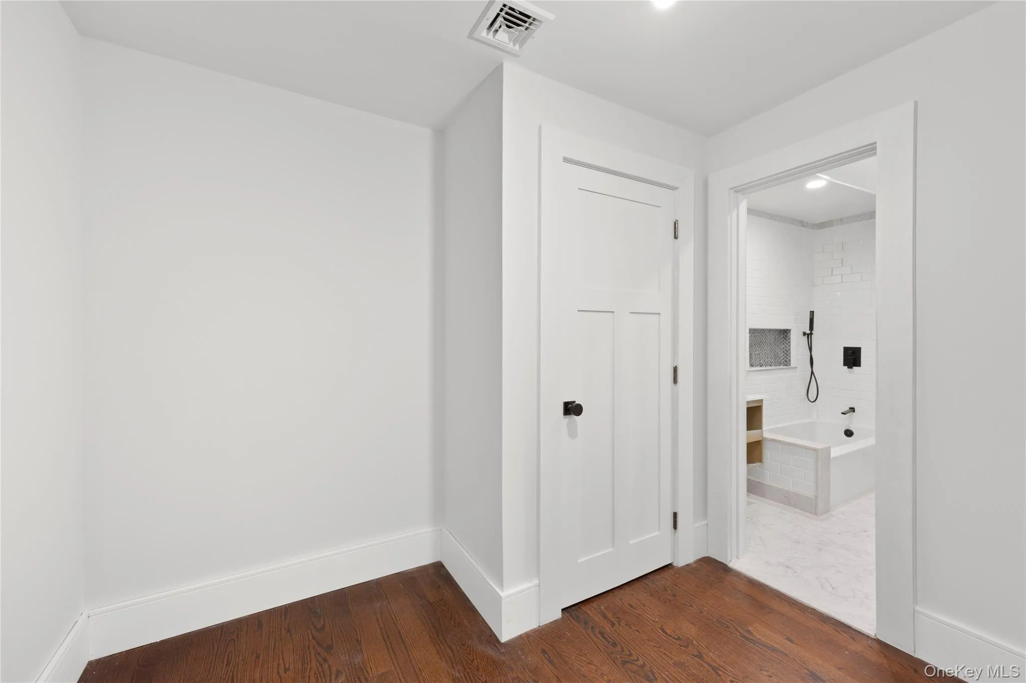 18 Green Meadow Lane, Huntington, NY, 5 Bedrooms Bedrooms, 9 Rooms Rooms,3 BathroomsBathrooms,Residential,For Rent,Green Meadow,0,1043143 18 Green Meadow Lane, Huntington, NY, 5 Bedrooms Bedrooms, 9 Rooms Rooms,3 BathroomsBathrooms,Residential,For Rent,Green Meadow,0,1043143