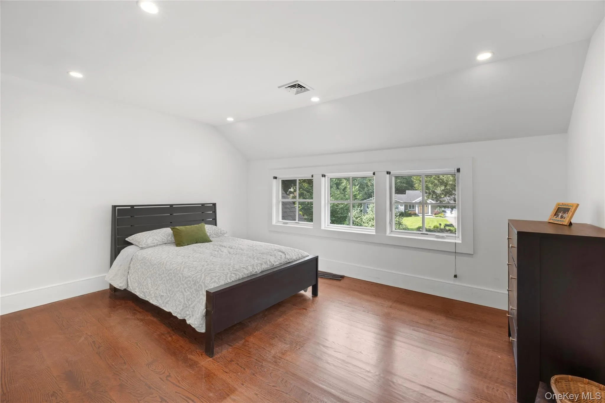 18 Green Meadow Lane, Huntington, NY, 5 Bedrooms Bedrooms, 9 Rooms Rooms,3 BathroomsBathrooms,Residential,For Rent,Green Meadow,0,1043143 18 Green Meadow Lane, Huntington, NY, 5 Bedrooms Bedrooms, 9 Rooms Rooms,3 BathroomsBathrooms,Residential,For Rent,Green Meadow,0,1043143