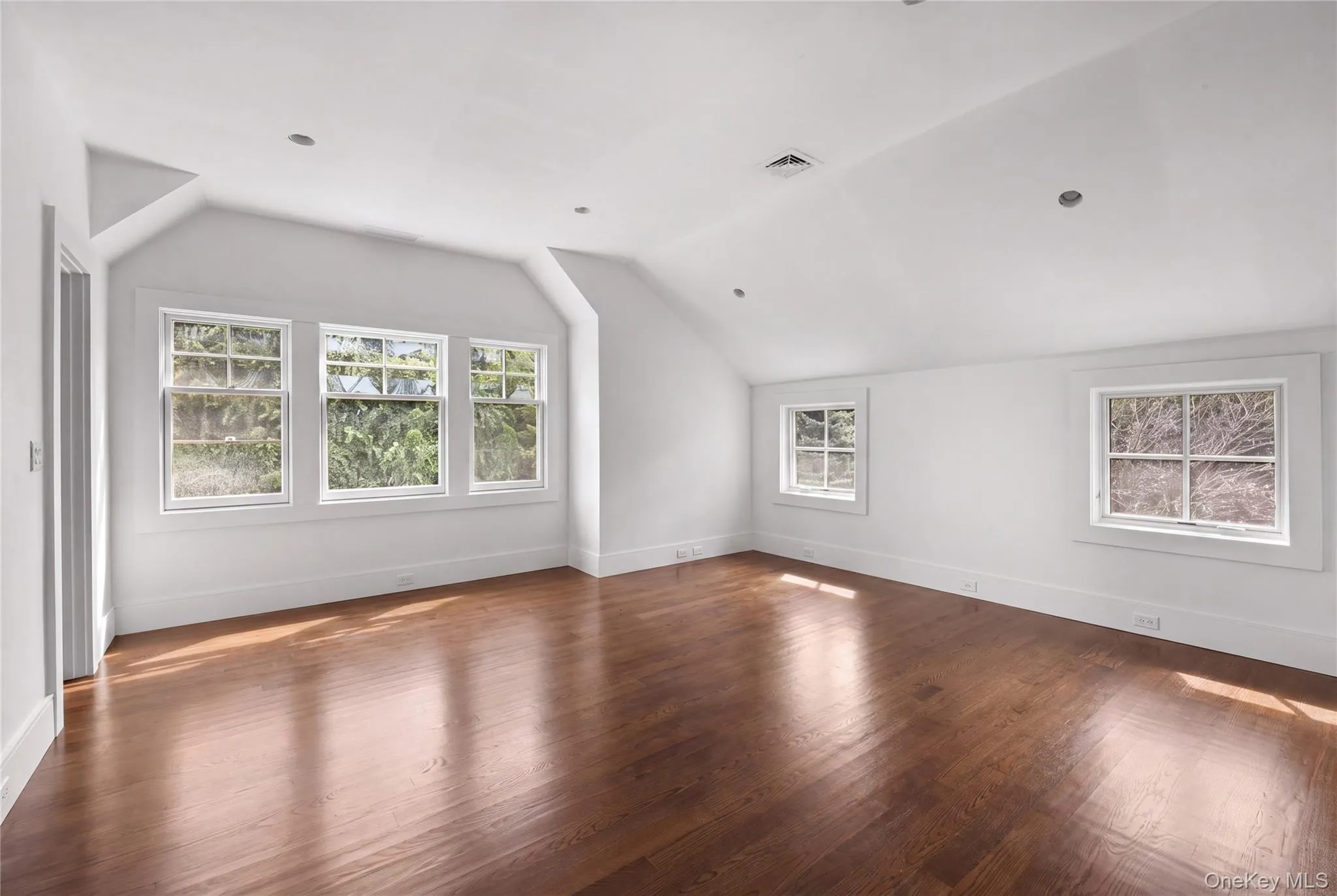 18 Green Meadow Lane, Huntington, NY, 5 Bedrooms Bedrooms, 9 Rooms Rooms,3 BathroomsBathrooms,Residential,For Rent,Green Meadow,0,1043143 18 Green Meadow Lane, Huntington, NY, 5 Bedrooms Bedrooms, 9 Rooms Rooms,3 BathroomsBathrooms,Residential,For Rent,Green Meadow,0,1043143