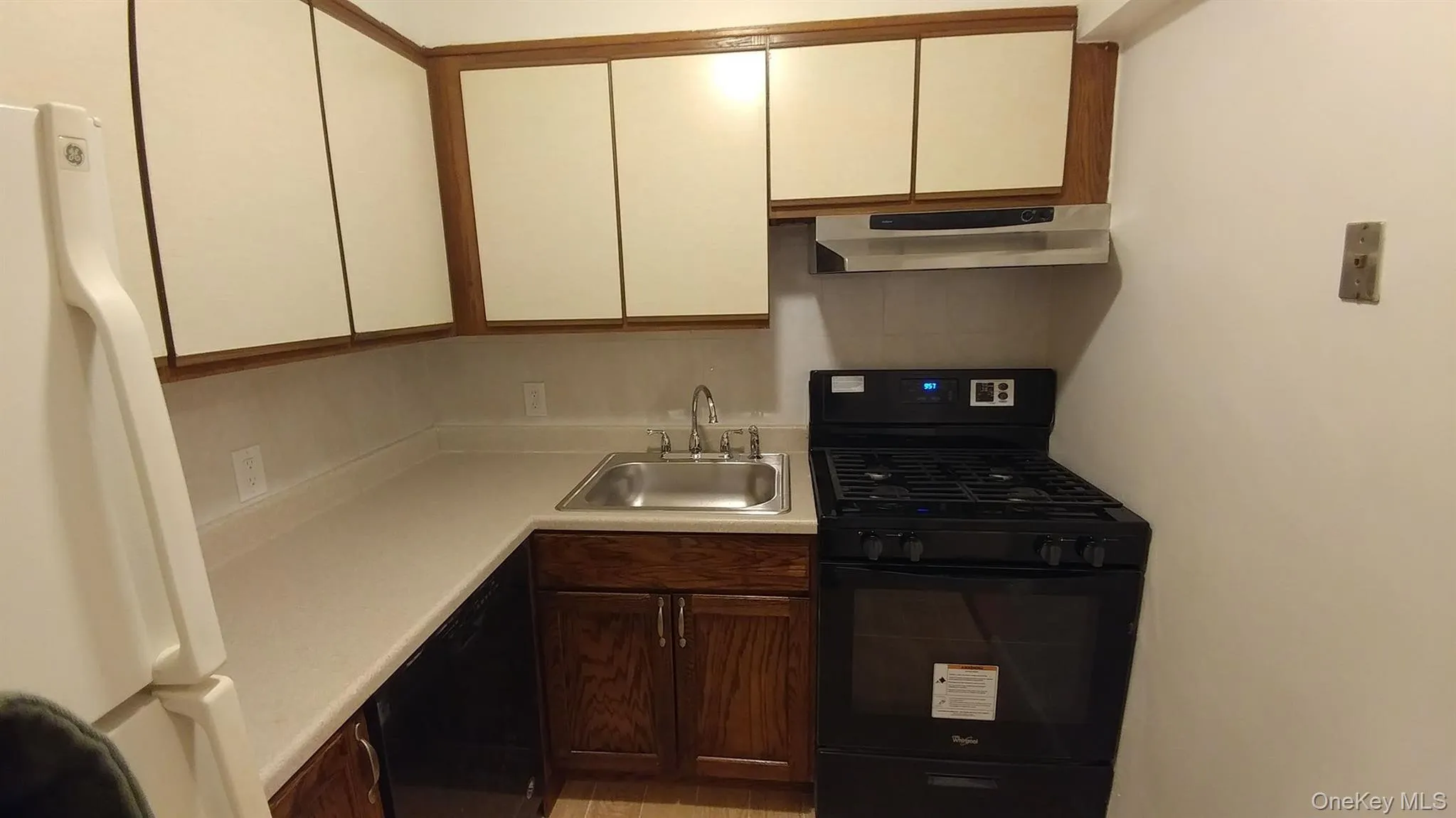 4107 Bowne Street, New York, NY, 1 Bedroom Bedrooms, 4 Room Rooms,1 BathroomBathrooms,Residential Lease,For Rent,Bowne,0,1043146 4107 Bowne Street, New York, NY, 1 Bedroom Bedrooms, 4 Room Rooms,1 BathroomBathrooms,Residential Lease,For Rent,Bowne,0,1043146