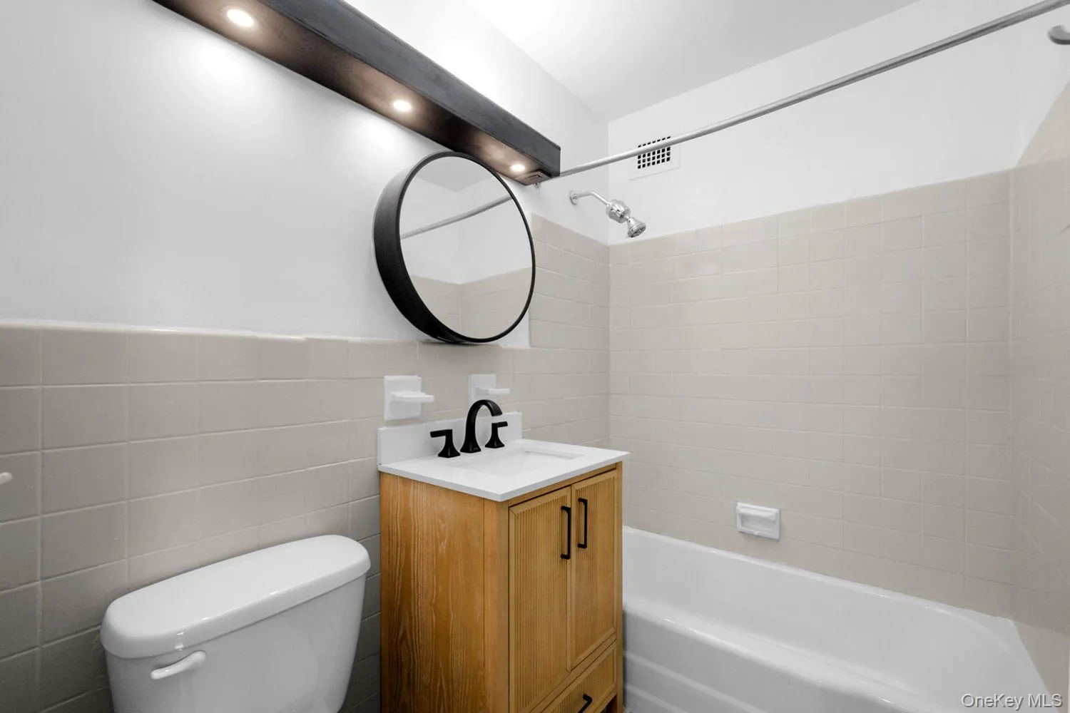 820 Boynton Avenue, New York, NY, 2 Bedrooms Bedrooms, 4 Rooms Rooms,1 BathroomBathrooms,Residential,For Rent,Boynton,0,1043147 820 Boynton Avenue, New York, NY, 2 Bedrooms Bedrooms, 4 Rooms Rooms,1 BathroomBathrooms,Residential,For Rent,Boynton,0,1043147