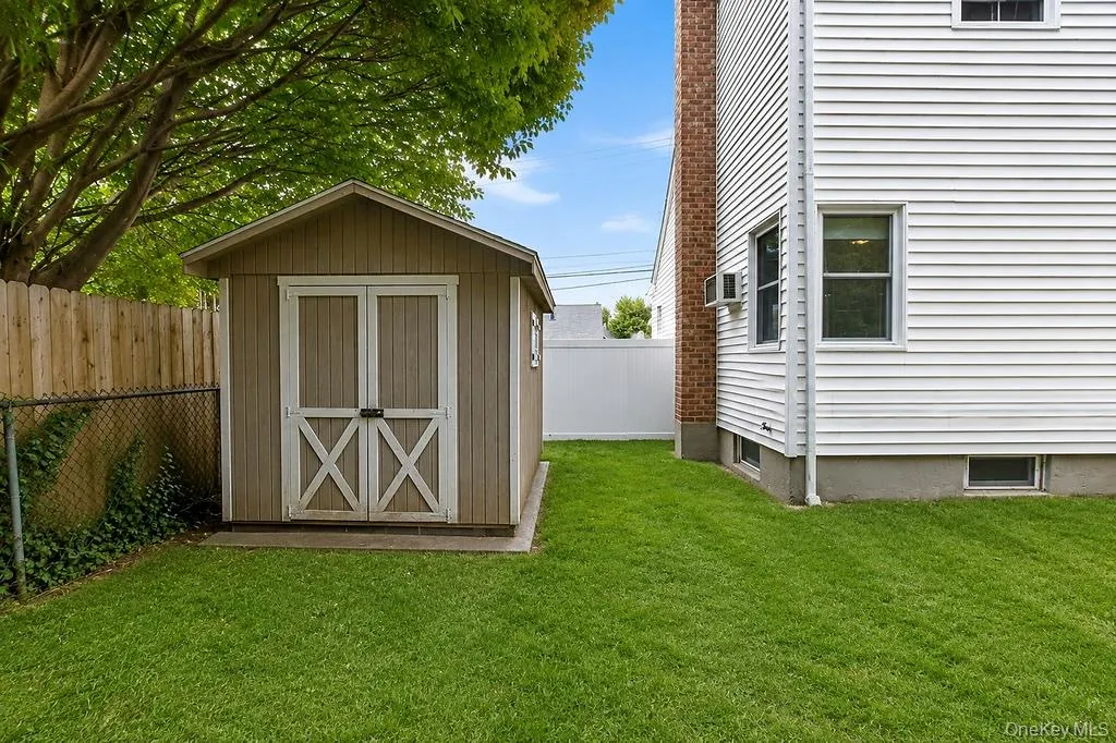 44 Sunset Avenue, Oyster Bay, NY, 5 Bedrooms Bedrooms, 8 Rooms Rooms,2 BathroomsBathrooms,Residential,For Rent,Sunset,0,1043151 44 Sunset Avenue, Oyster Bay, NY, 5 Bedrooms Bedrooms, 8 Rooms Rooms,2 BathroomsBathrooms,Residential,For Rent,Sunset,0,1043151