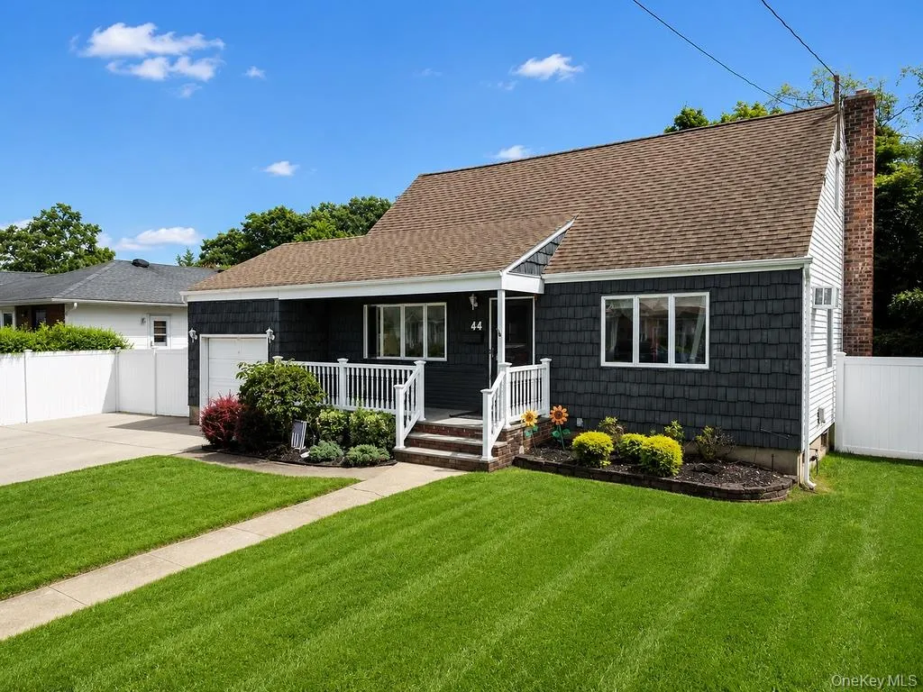 44 Sunset Avenue, Oyster Bay, NY, 5 Bedrooms Bedrooms, 8 Rooms Rooms,2 BathroomsBathrooms,Residential,For Rent,Sunset,0,1043151 44 Sunset Avenue, Oyster Bay, NY, 5 Bedrooms Bedrooms, 8 Rooms Rooms,2 BathroomsBathrooms,Residential,For Rent,Sunset,0,1043151
