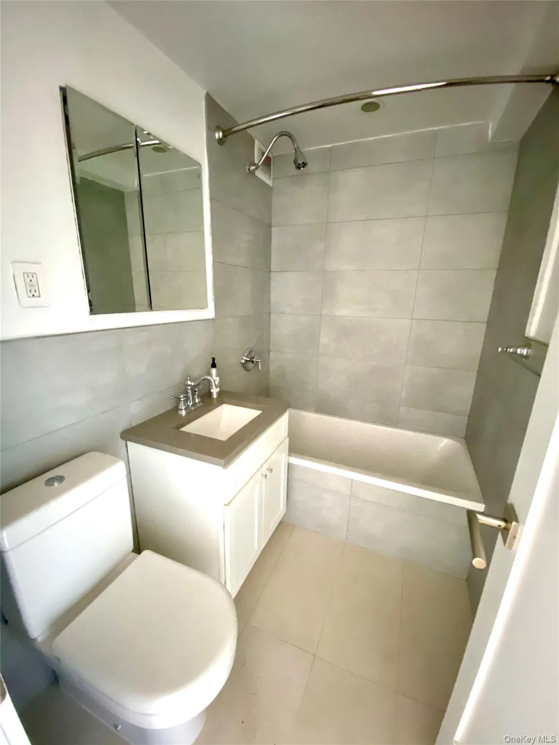 372 Central Park West, New York, NY, 1 Bedroom Bedrooms, 3 Rooms Rooms,1 BathroomBathrooms,Residential,For Rent,Central Park West,0,1043168 372 Central Park West, New York, NY, 1 Bedroom Bedrooms, 3 Rooms Rooms,1 BathroomBathrooms,Residential,For Rent,Central Park West,0,1043168