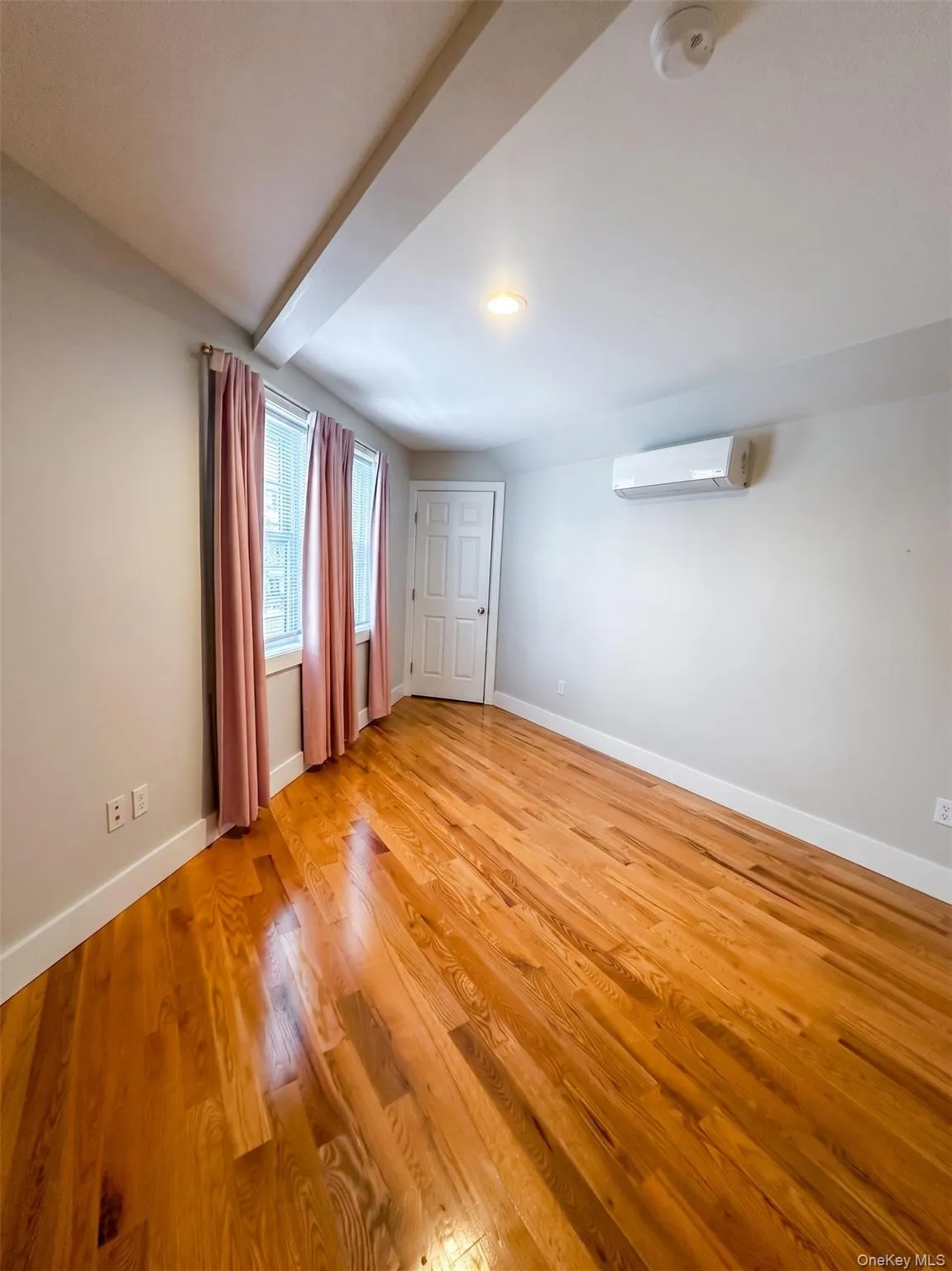 12 Main Street, Warwick (town), NY, 1 Bedroom Bedrooms, 3 Rooms Rooms,1 BathroomBathrooms,Residential Lease,For Rent,Main,0,1043171 12 Main Street, Warwick (town), NY, 1 Bedroom Bedrooms, 3 Rooms Rooms,1 BathroomBathrooms,Residential Lease,For Rent,Main,0,1043171