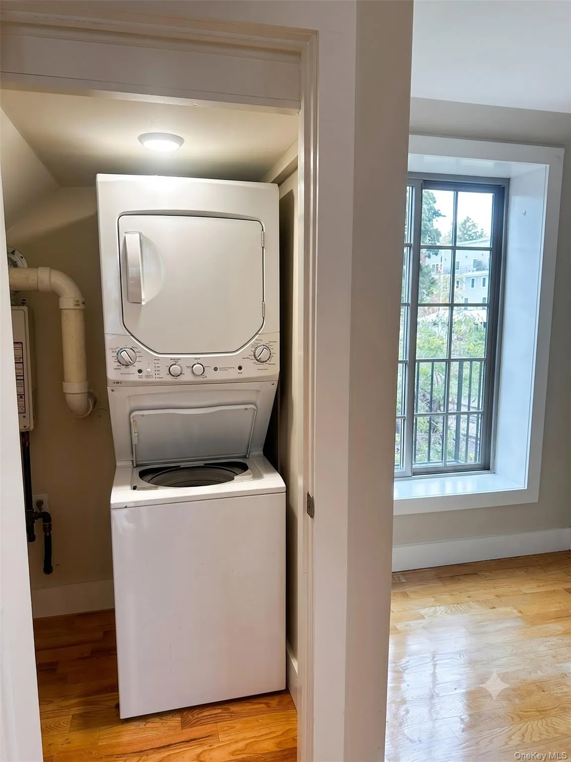 12 Main Street, Warwick (town), NY, 1 Bedroom Bedrooms, 3 Rooms Rooms,1 BathroomBathrooms,Residential Lease,For Rent,Main,0,1043171 12 Main Street, Warwick (town), NY, 1 Bedroom Bedrooms, 3 Rooms Rooms,1 BathroomBathrooms,Residential Lease,For Rent,Main,0,1043171