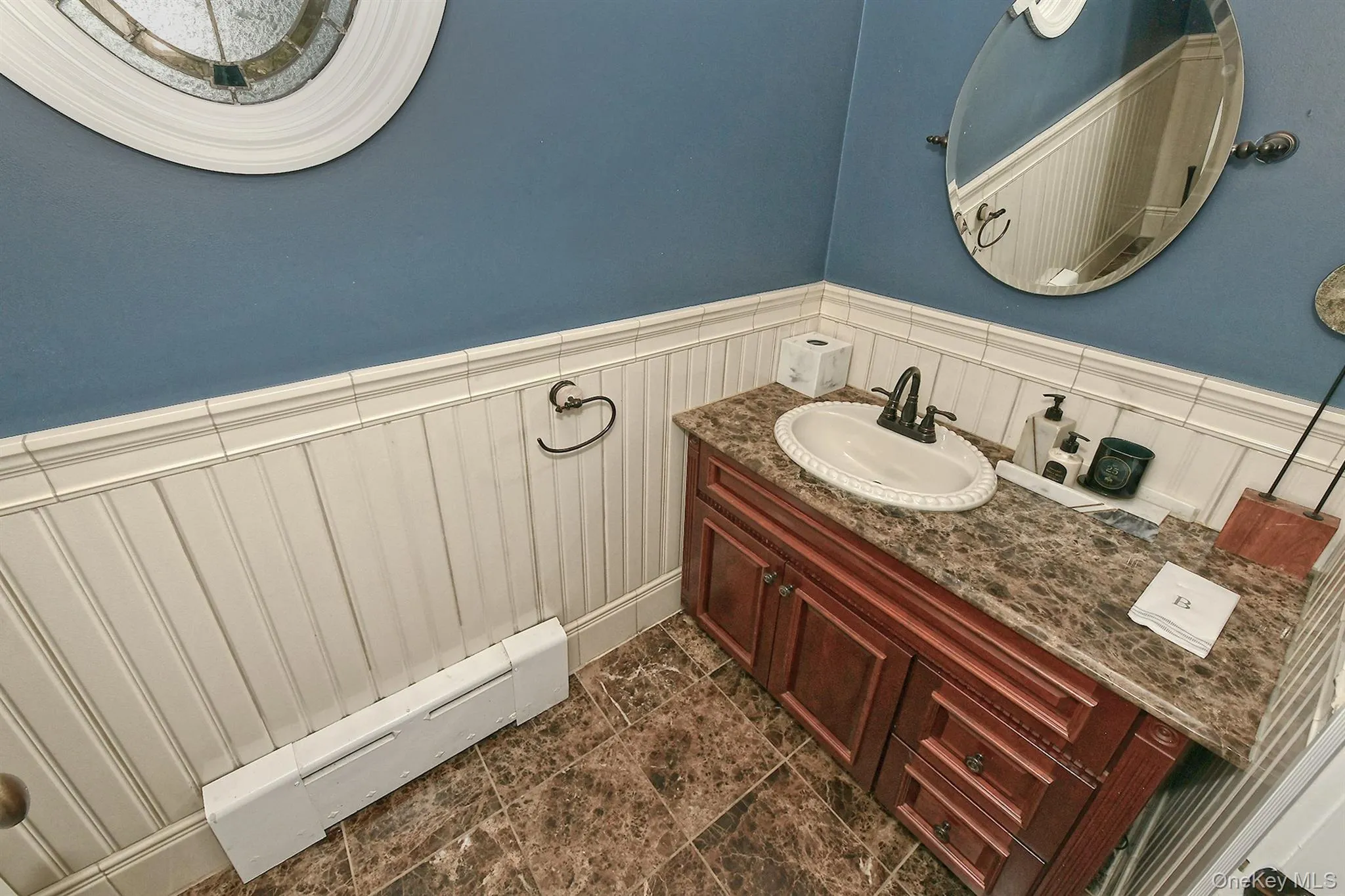 1/2 Bath.. Powder Room 1/2 Bath.. Powder Room