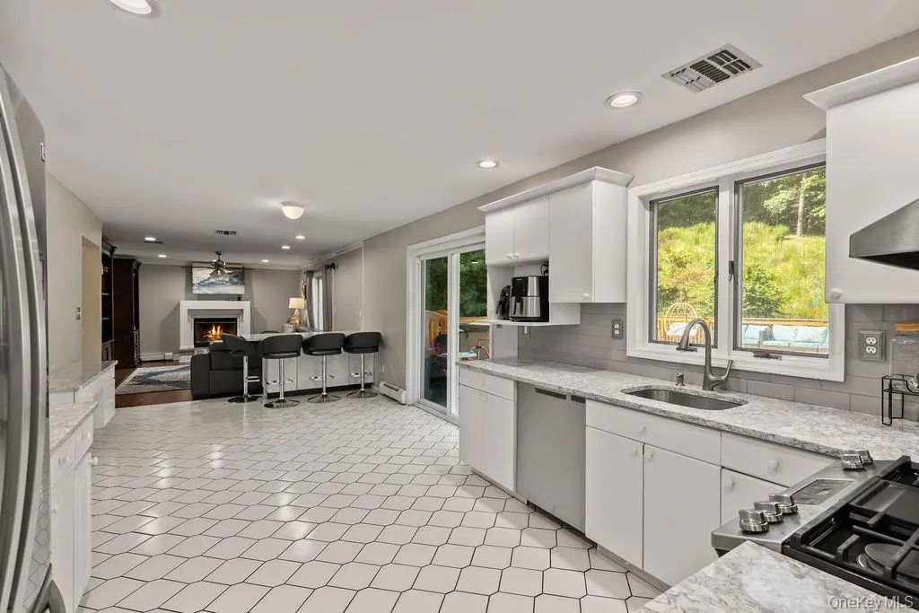 15 Parkside Court, Haverstraw, NY, 6 Bedrooms Bedrooms, 14 Rooms Rooms,3 BathroomsBathrooms,Residential,For Rent,Parkside,0,1043182 15 Parkside Court, Haverstraw, NY, 6 Bedrooms Bedrooms, 14 Rooms Rooms,3 BathroomsBathrooms,Residential,For Rent,Parkside,0,1043182