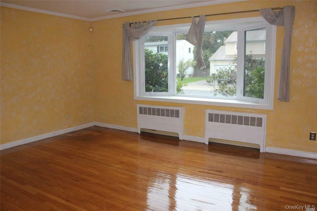 7 Beatrice Avenue, Oyster Bay, NY, 5 Bedrooms Bedrooms, 8 Rooms Rooms,2 BathroomsBathrooms,Residential Lease,For Rent,Beatrice,0,1043188 7 Beatrice Avenue, Oyster Bay, NY, 5 Bedrooms Bedrooms, 8 Rooms Rooms,2 BathroomsBathrooms,Residential Lease,For Rent,Beatrice,0,1043188
