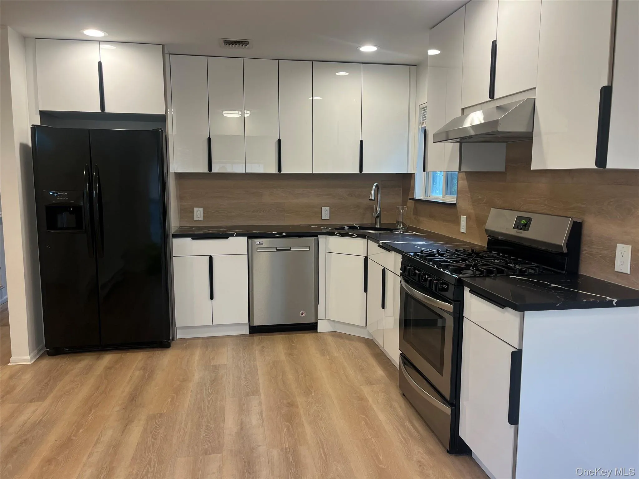 24 Kirkwood Road, North Hempstead, NY, 3 Bedroom Bedrooms, 5 Room Rooms,2 BathroomBathrooms,Residential Lease,For Rent,Kirkwood,0,1043190 24 Kirkwood Road, North Hempstead, NY, 3 Bedroom Bedrooms, 5 Room Rooms,2 BathroomBathrooms,Residential Lease,For Rent,Kirkwood,0,1043190