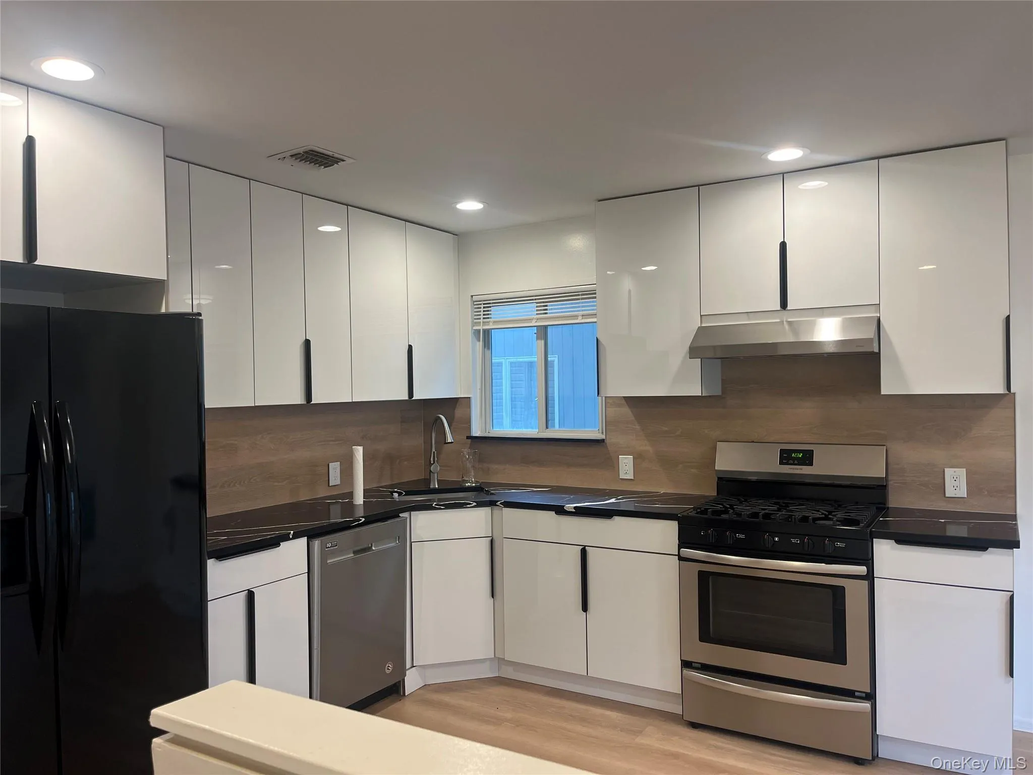 24 Kirkwood Road, North Hempstead, NY, 3 Bedroom Bedrooms, 5 Room Rooms,2 BathroomBathrooms,Residential Lease,For Rent,Kirkwood,0,1043190 24 Kirkwood Road, North Hempstead, NY, 3 Bedroom Bedrooms, 5 Room Rooms,2 BathroomBathrooms,Residential Lease,For Rent,Kirkwood,0,1043190