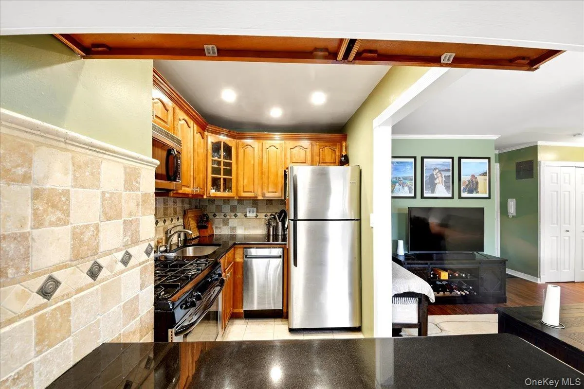 828 Pelhamdale Avenue, New Rochelle, NY, 1 Bedroom Bedrooms, 3 Rooms Rooms,1 BathroomBathrooms,Residential,For Rent,Pelhamdale,0,1043216 828 Pelhamdale Avenue, New Rochelle, NY, 1 Bedroom Bedrooms, 3 Rooms Rooms,1 BathroomBathrooms,Residential,For Rent,Pelhamdale,0,1043216