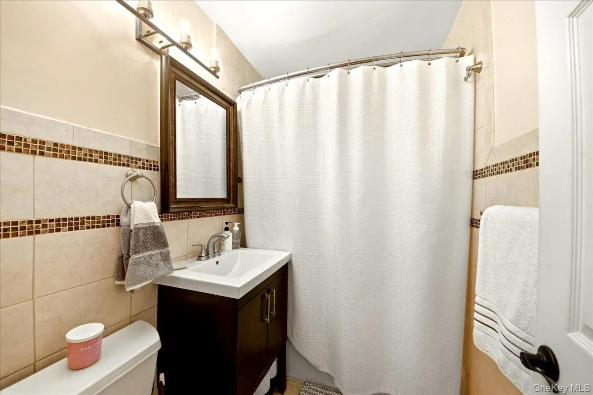 828 Pelhamdale Avenue, New Rochelle, NY, 1 Bedroom Bedrooms, 3 Rooms Rooms,1 BathroomBathrooms,Residential,For Rent,Pelhamdale,0,1043216 828 Pelhamdale Avenue, New Rochelle, NY, 1 Bedroom Bedrooms, 3 Rooms Rooms,1 BathroomBathrooms,Residential,For Rent,Pelhamdale,0,1043216