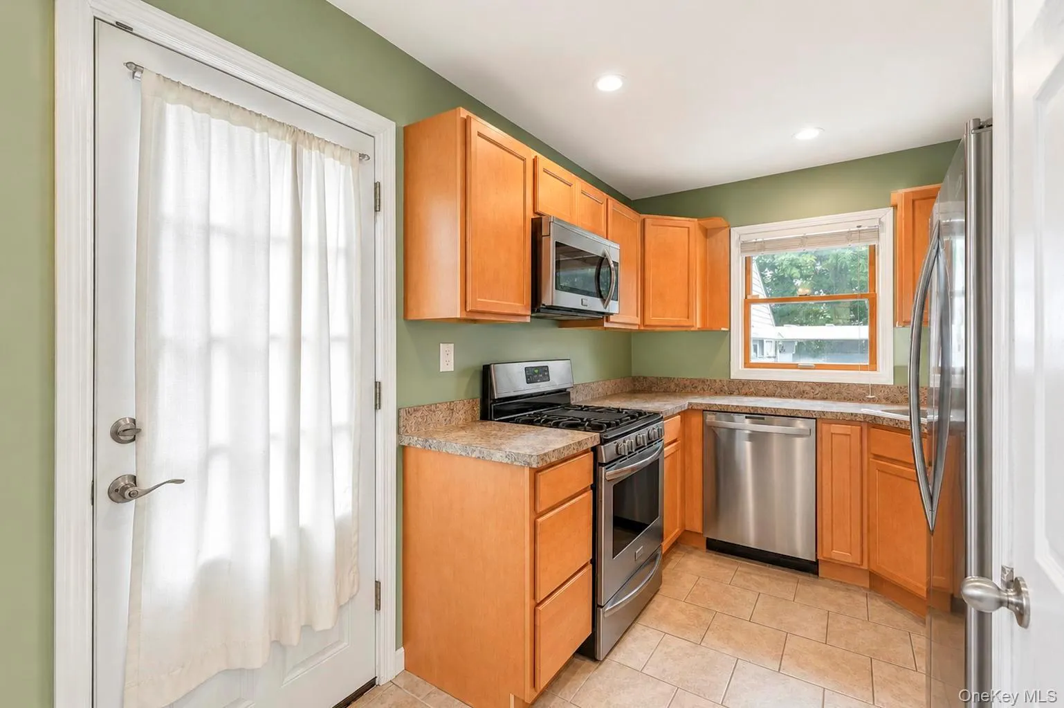 70 Mohawk Drive, Babylon, NY, 3 Bedrooms Bedrooms, 6 Rooms Rooms,2 BathroomsBathrooms,Residential,For Rent,Mohawk,0,1043228 70 Mohawk Drive, Babylon, NY, 3 Bedrooms Bedrooms, 6 Rooms Rooms,2 BathroomsBathrooms,Residential,For Rent,Mohawk,0,1043228