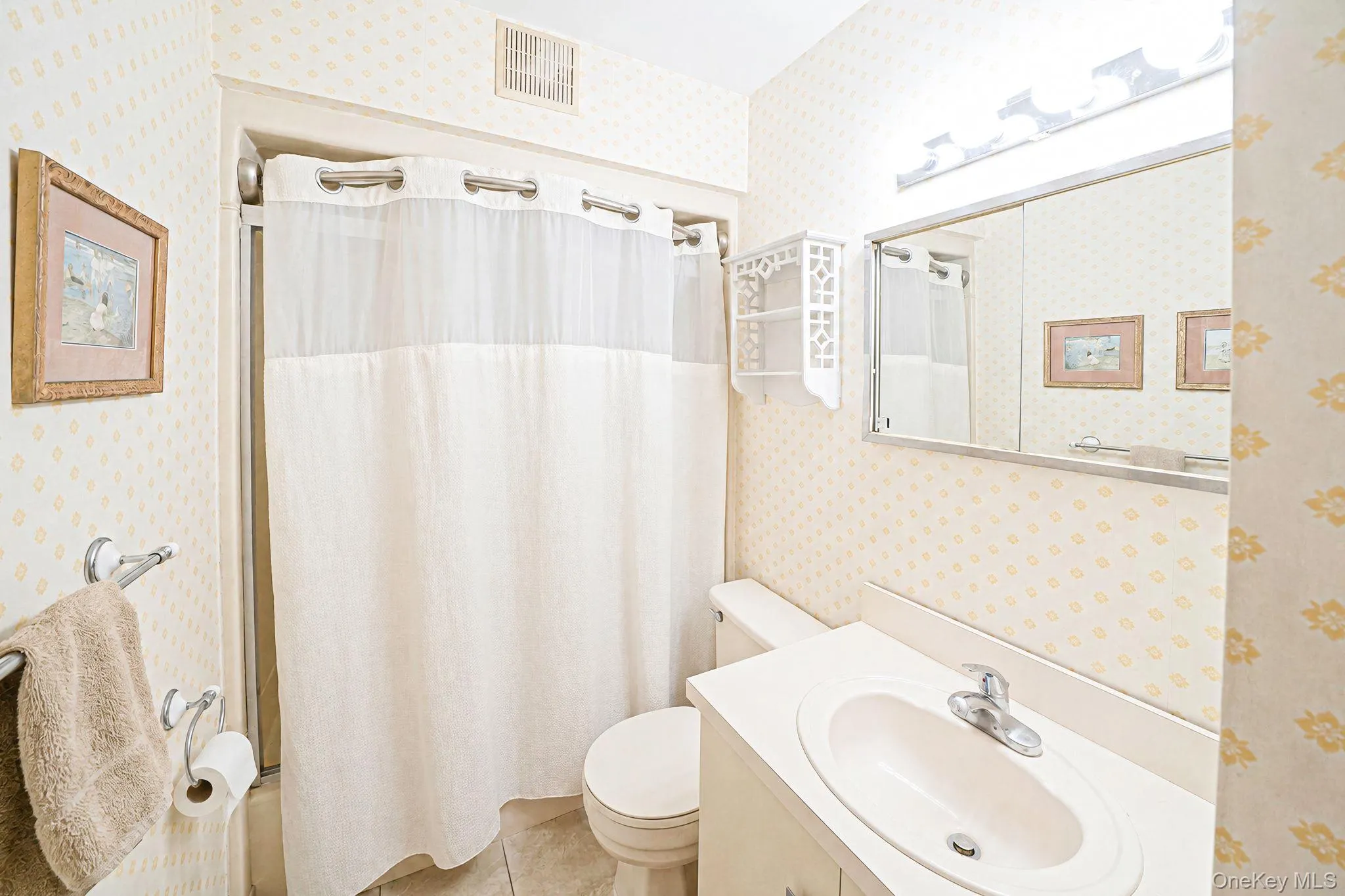 42 Walton Street, Islip, NY, 3 Bedrooms Bedrooms, 6 Rooms Rooms,1 BathroomBathrooms,Residential,For Rent,Walton,0,1043239 42 Walton Street, Islip, NY, 3 Bedrooms Bedrooms, 6 Rooms Rooms,1 BathroomBathrooms,Residential,For Rent,Walton,0,1043239