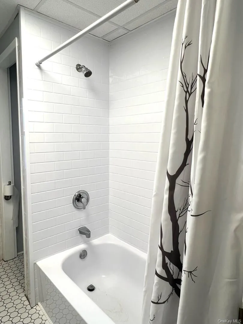 39 Chapman Place, Islip, NY, 3 Bedrooms Bedrooms, 5 Rooms Rooms,1 BathroomBathrooms,Residential Lease,For Rent,Chapman,0,1043248 39 Chapman Place, Islip, NY, 3 Bedrooms Bedrooms, 5 Rooms Rooms,1 BathroomBathrooms,Residential Lease,For Rent,Chapman,0,1043248
