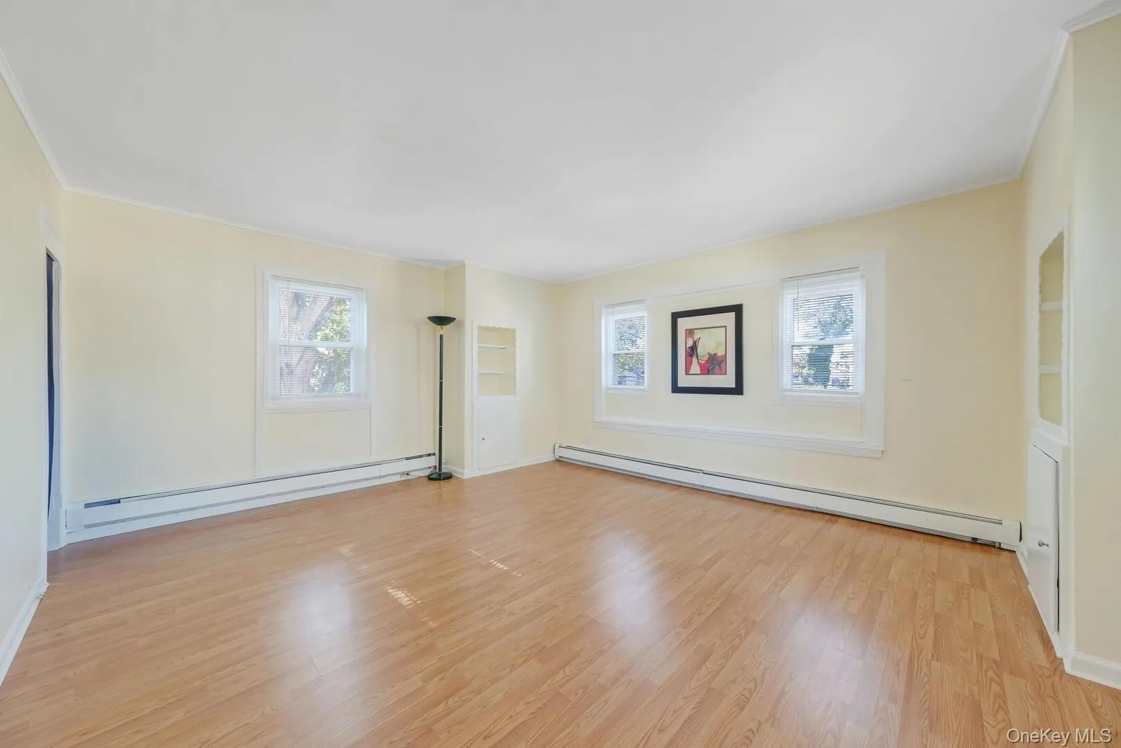 39 Chapman Place, Islip, NY, 3 Bedrooms Bedrooms, 5 Rooms Rooms,1 BathroomBathrooms,Residential Lease,For Rent,Chapman,0,1043248 39 Chapman Place, Islip, NY, 3 Bedrooms Bedrooms, 5 Rooms Rooms,1 BathroomBathrooms,Residential Lease,For Rent,Chapman,0,1043248
