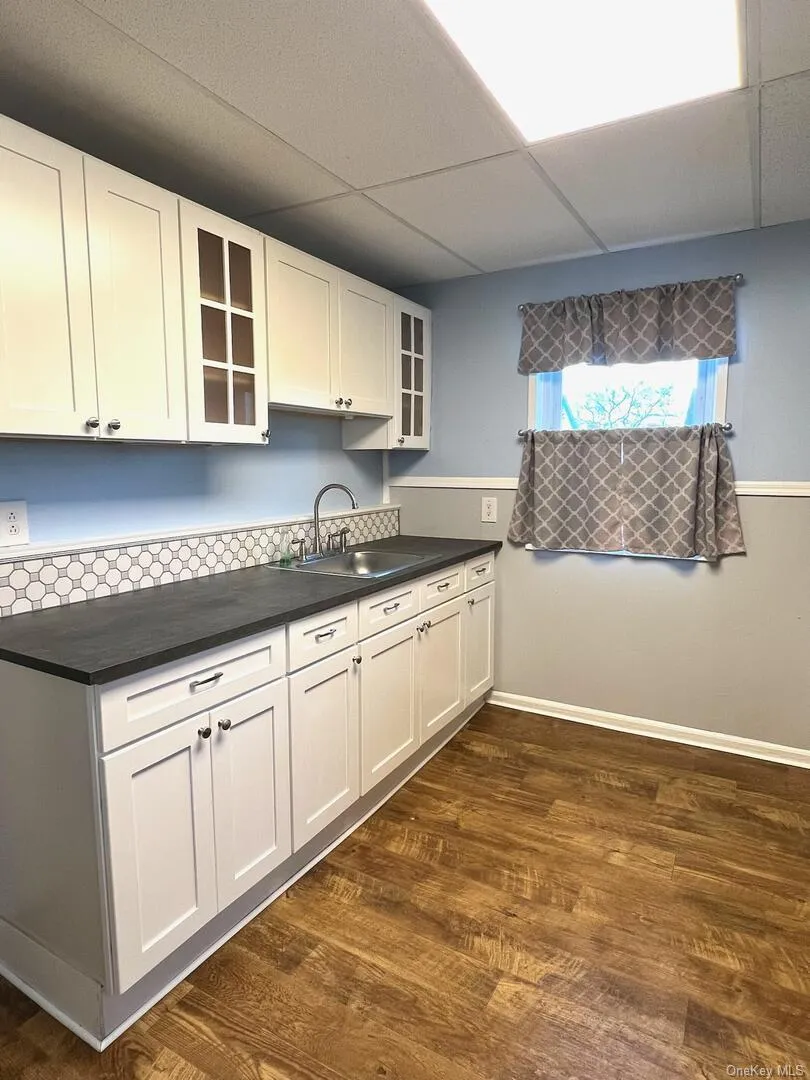 39 Chapman Place, Islip, NY, 3 Bedrooms Bedrooms, 5 Rooms Rooms,1 BathroomBathrooms,Residential Lease,For Rent,Chapman,0,1043248 39 Chapman Place, Islip, NY, 3 Bedrooms Bedrooms, 5 Rooms Rooms,1 BathroomBathrooms,Residential Lease,For Rent,Chapman,0,1043248
