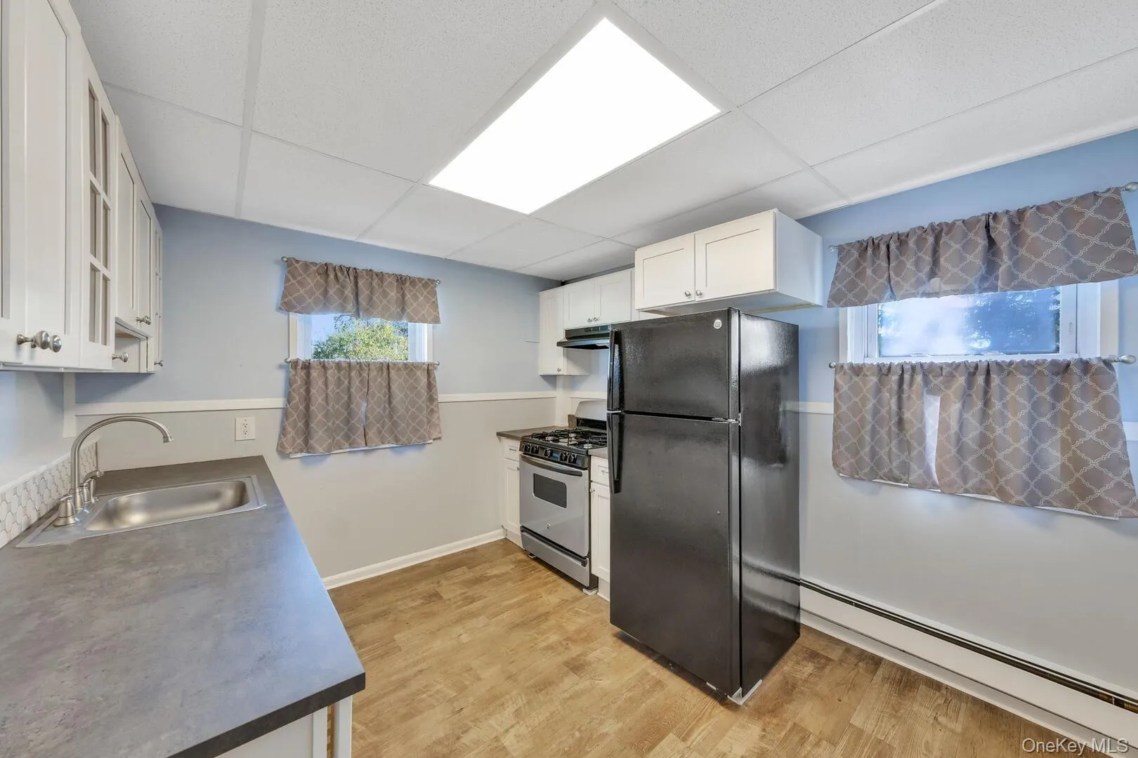 39 Chapman Place, Islip, NY, 3 Bedrooms Bedrooms, 5 Rooms Rooms,1 BathroomBathrooms,Residential Lease,For Rent,Chapman,0,1043248 39 Chapman Place, Islip, NY, 3 Bedrooms Bedrooms, 5 Rooms Rooms,1 BathroomBathrooms,Residential Lease,For Rent,Chapman,0,1043248