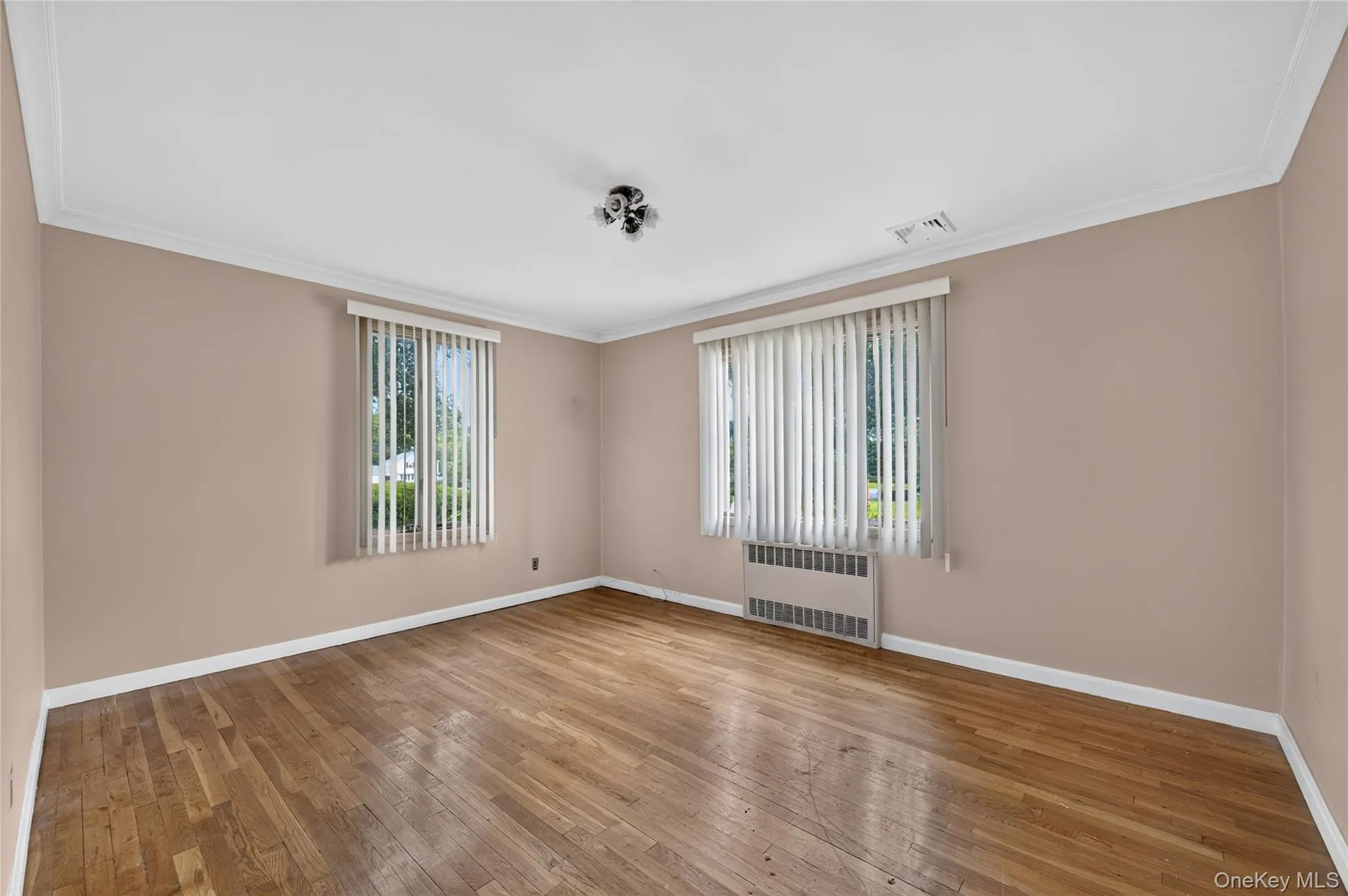 146 Longwood Avenue, North Hempstead, NY, 4 Bedrooms Bedrooms, 7 Rooms Rooms,2 BathroomsBathrooms,Residential,For Rent,Longwood,0,1043253 146 Longwood Avenue, North Hempstead, NY, 4 Bedrooms Bedrooms, 7 Rooms Rooms,2 BathroomsBathrooms,Residential,For Rent,Longwood,0,1043253