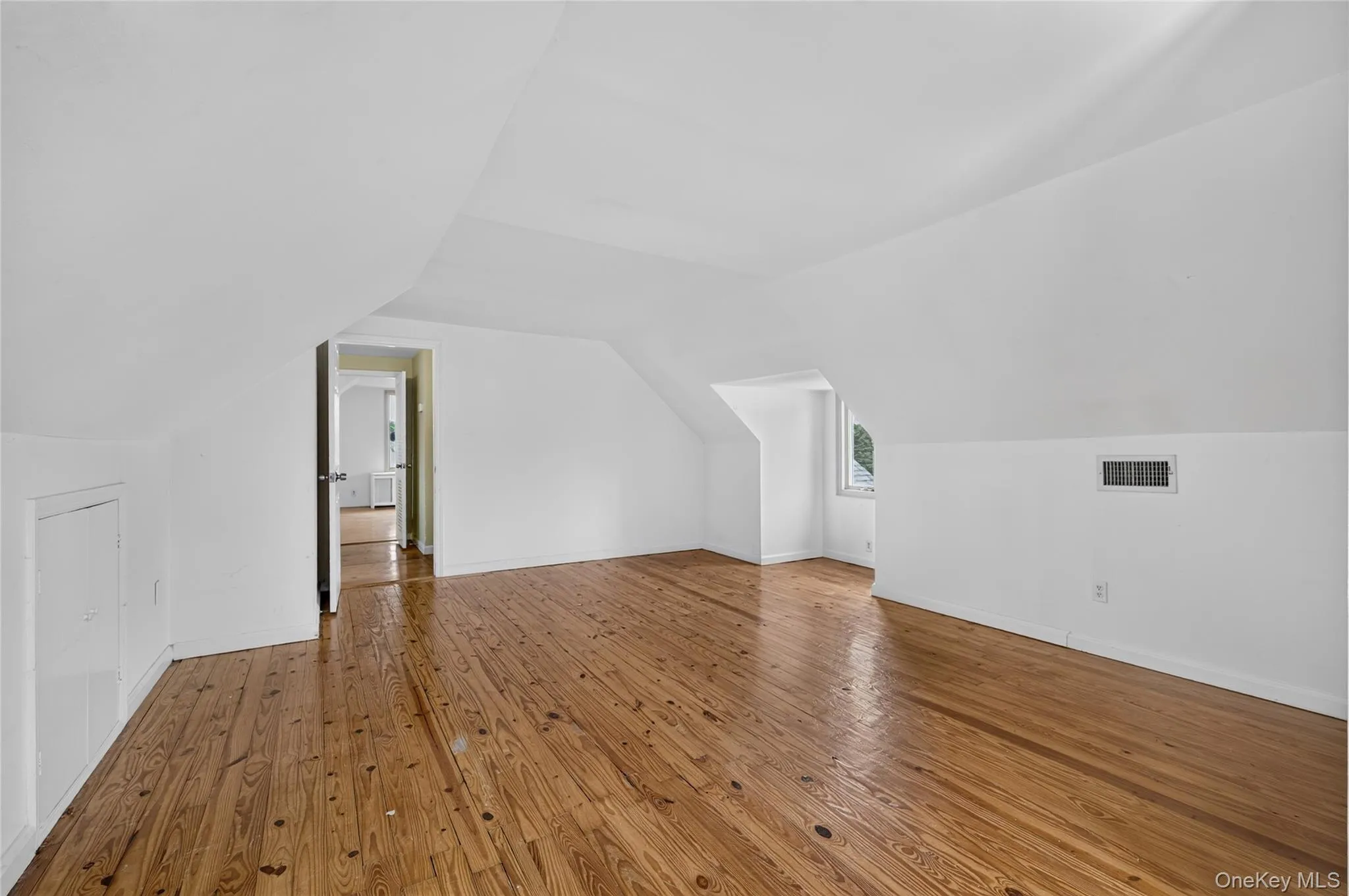146 Longwood Avenue, North Hempstead, NY, 4 Bedrooms Bedrooms, 7 Rooms Rooms,2 BathroomsBathrooms,Residential,For Rent,Longwood,0,1043253 146 Longwood Avenue, North Hempstead, NY, 4 Bedrooms Bedrooms, 7 Rooms Rooms,2 BathroomsBathrooms,Residential,For Rent,Longwood,0,1043253