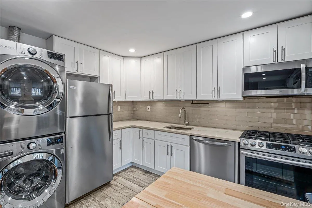 64-62 223rd Place, New York, NY, 2 Bedrooms Bedrooms, 5 Rooms Rooms,1 BathroomBathrooms,Residential,For Rent,223rd,0,1043254 64-62 223rd Place, New York, NY, 2 Bedrooms Bedrooms, 5 Rooms Rooms,1 BathroomBathrooms,Residential,For Rent,223rd,0,1043254