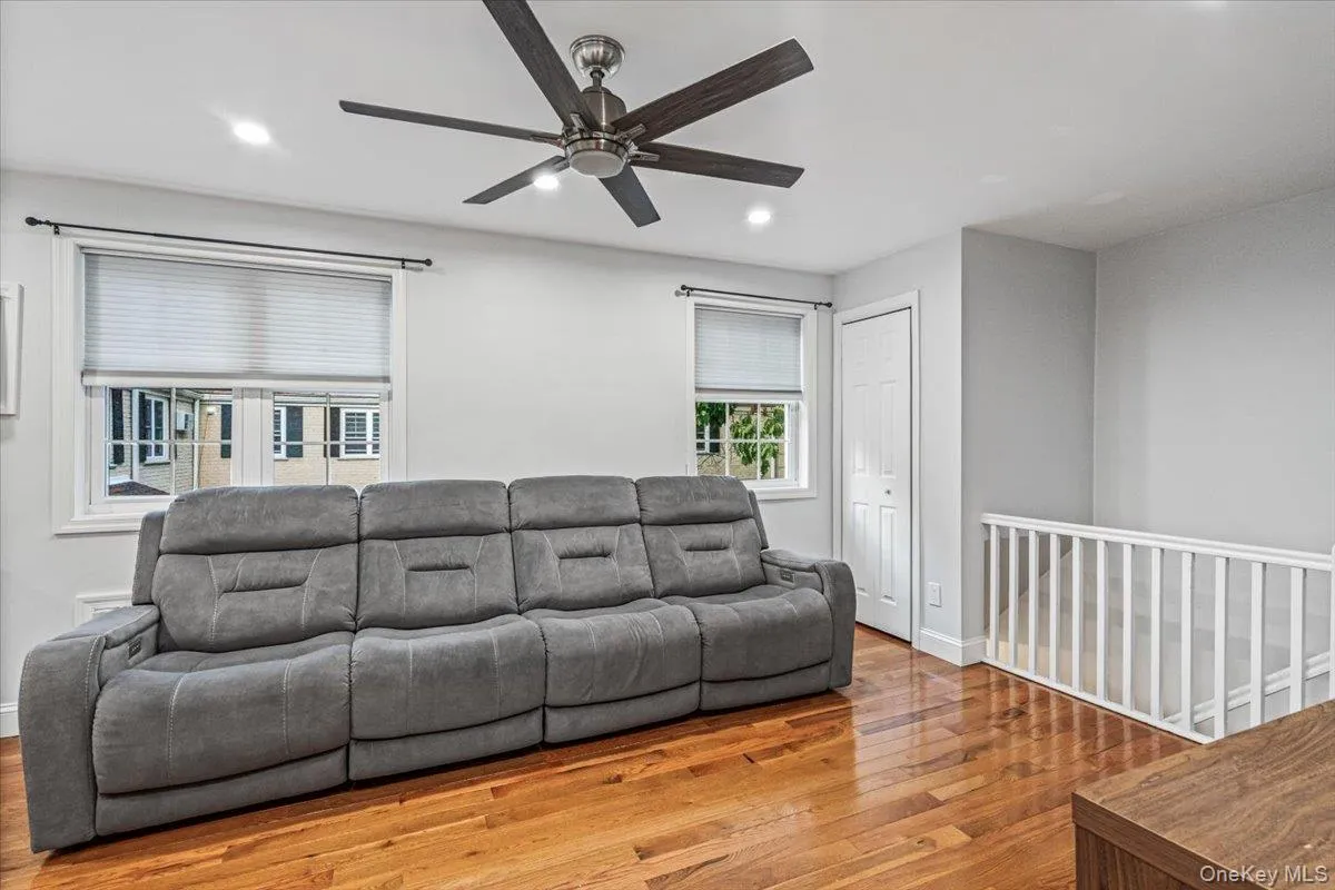64-62 223rd Place, New York, NY, 2 Bedrooms Bedrooms, 5 Rooms Rooms,1 BathroomBathrooms,Residential,For Rent,223rd,0,1043254 64-62 223rd Place, New York, NY, 2 Bedrooms Bedrooms, 5 Rooms Rooms,1 BathroomBathrooms,Residential,For Rent,223rd,0,1043254