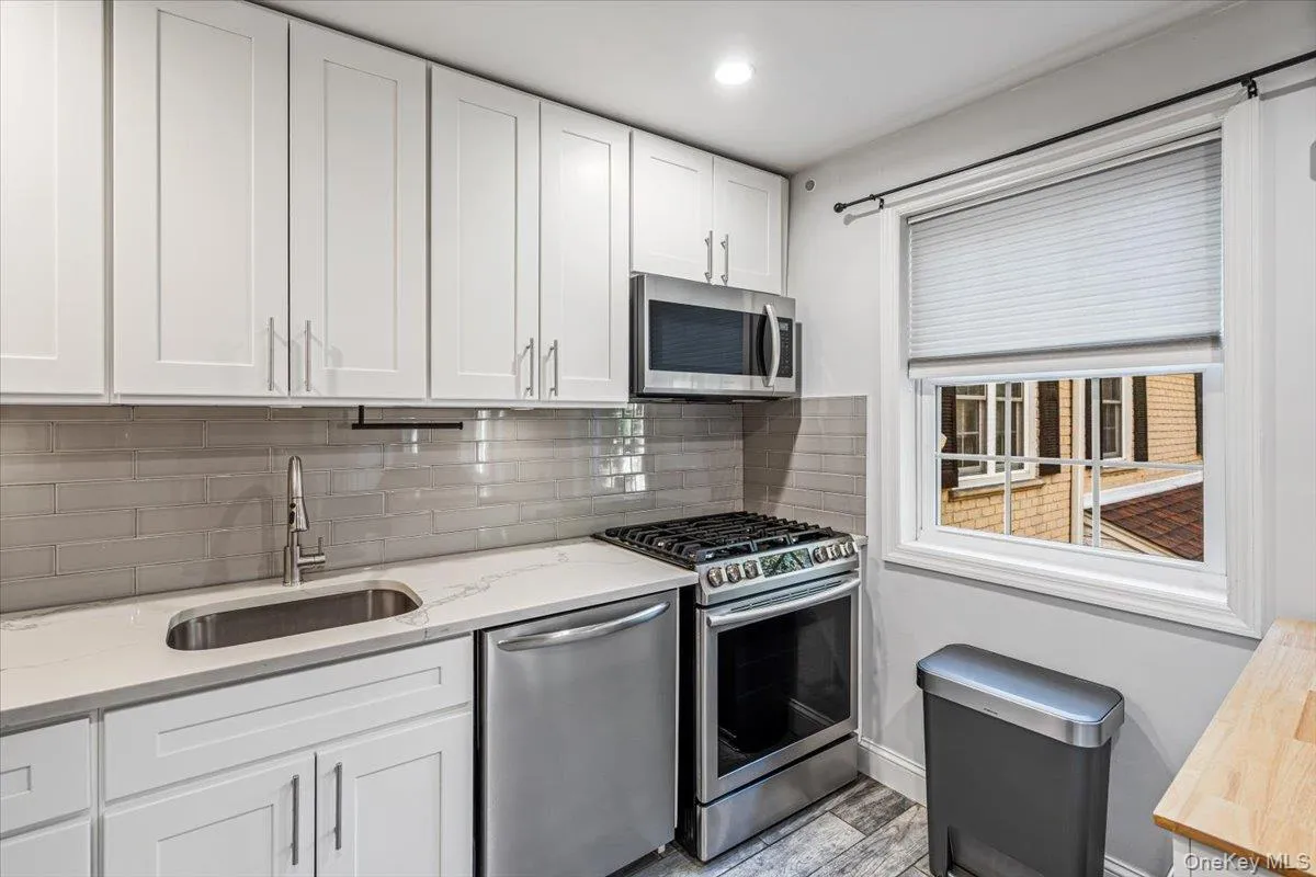 64-62 223rd Place, New York, NY, 2 Bedrooms Bedrooms, 5 Rooms Rooms,1 BathroomBathrooms,Residential,For Rent,223rd,0,1043254 64-62 223rd Place, New York, NY, 2 Bedrooms Bedrooms, 5 Rooms Rooms,1 BathroomBathrooms,Residential,For Rent,223rd,0,1043254