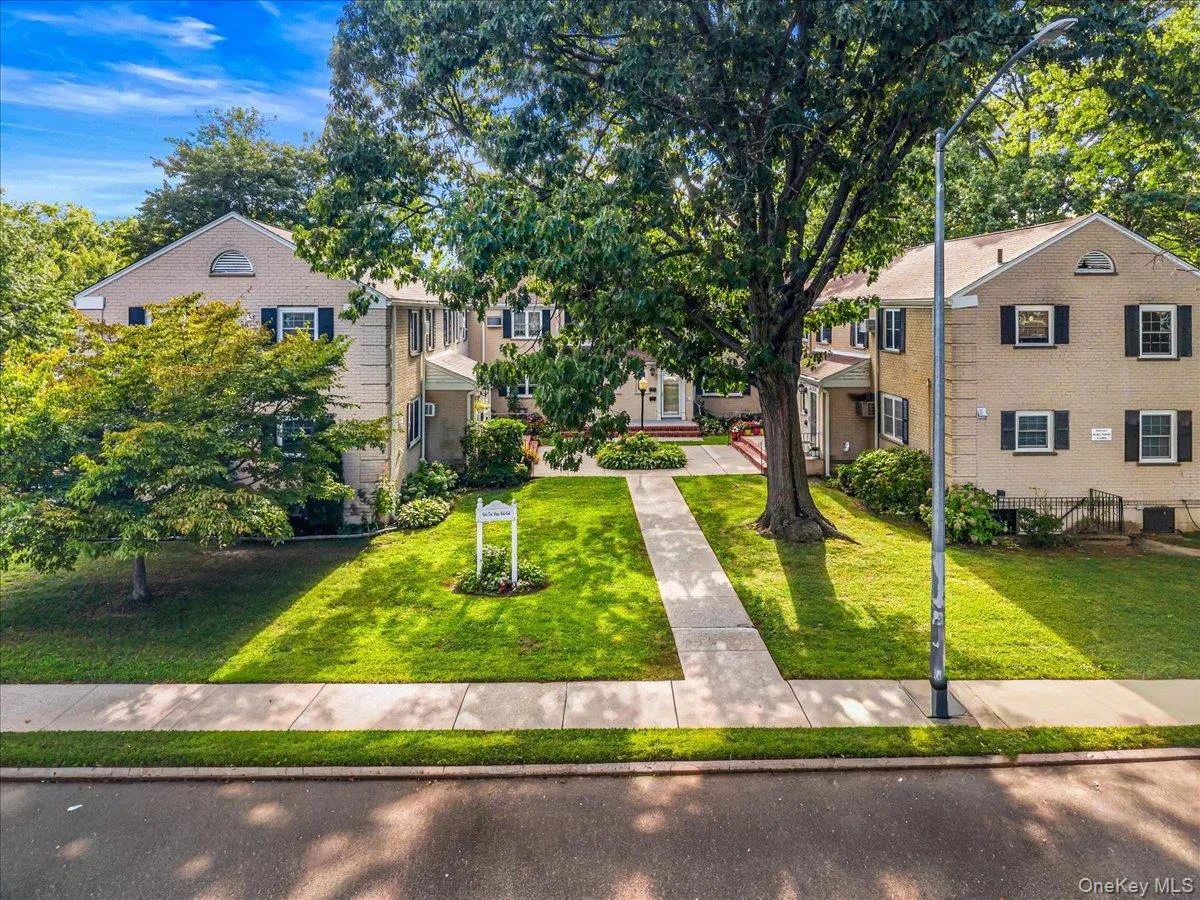 64-62 223rd Place, New York, NY, 2 Bedrooms Bedrooms, 5 Rooms Rooms,1 BathroomBathrooms,Residential,For Rent,223rd,0,1043254 64-62 223rd Place, New York, NY, 2 Bedrooms Bedrooms, 5 Rooms Rooms,1 BathroomBathrooms,Residential,For Rent,223rd,0,1043254