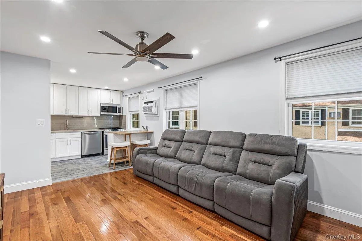 64-62 223rd Place, New York, NY, 2 Bedrooms Bedrooms, 5 Rooms Rooms,1 BathroomBathrooms,Residential,For Rent,223rd,0,1043254 64-62 223rd Place, New York, NY, 2 Bedrooms Bedrooms, 5 Rooms Rooms,1 BathroomBathrooms,Residential,For Rent,223rd,0,1043254