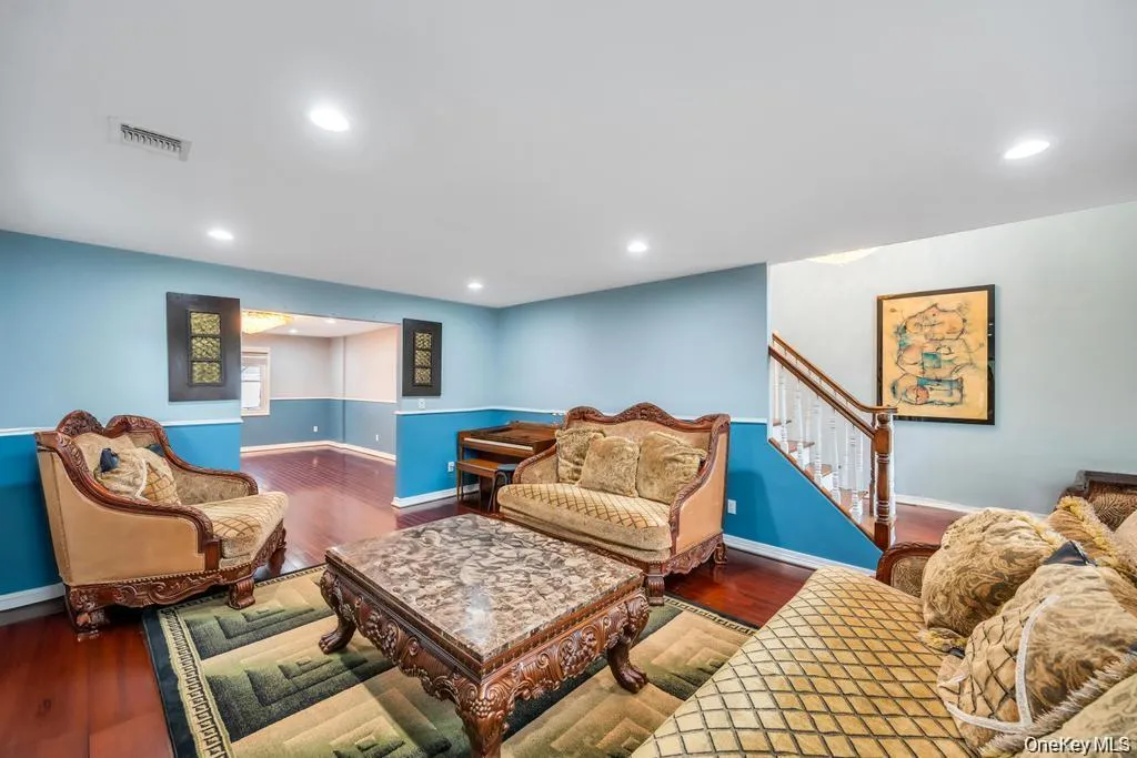 6 Garden Circle, Oyster Bay, NY, 6 Bedrooms Bedrooms, 10 Rooms Rooms,5 BathroomsBathrooms,Residential,For Rent,Garden,0,1043257 6 Garden Circle, Oyster Bay, NY, 6 Bedrooms Bedrooms, 10 Rooms Rooms,5 BathroomsBathrooms,Residential,For Rent,Garden,0,1043257