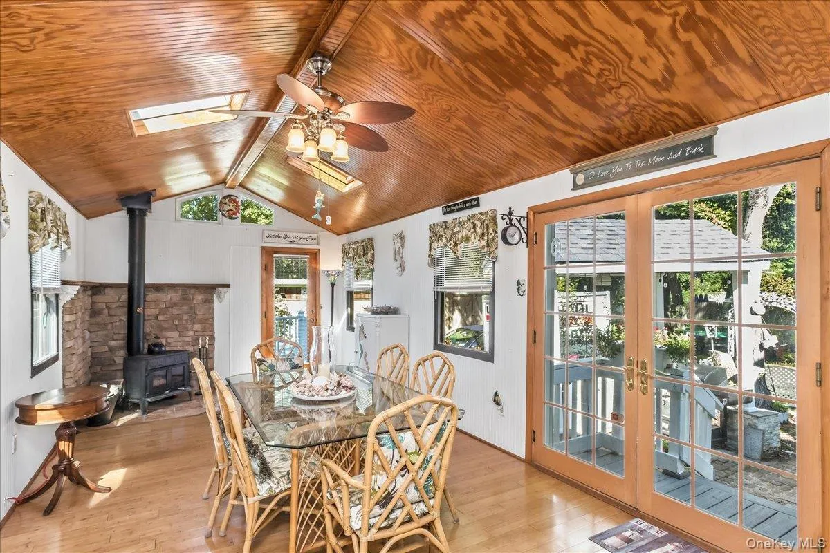 18 Linden Avenue, Smithtown, NY, 4 Bedrooms Bedrooms, 10 Rooms Rooms,3 BathroomsBathrooms,Residential,For Rent,Linden,0,1043258 18 Linden Avenue, Smithtown, NY, 4 Bedrooms Bedrooms, 10 Rooms Rooms,3 BathroomsBathrooms,Residential,For Rent,Linden,0,1043258