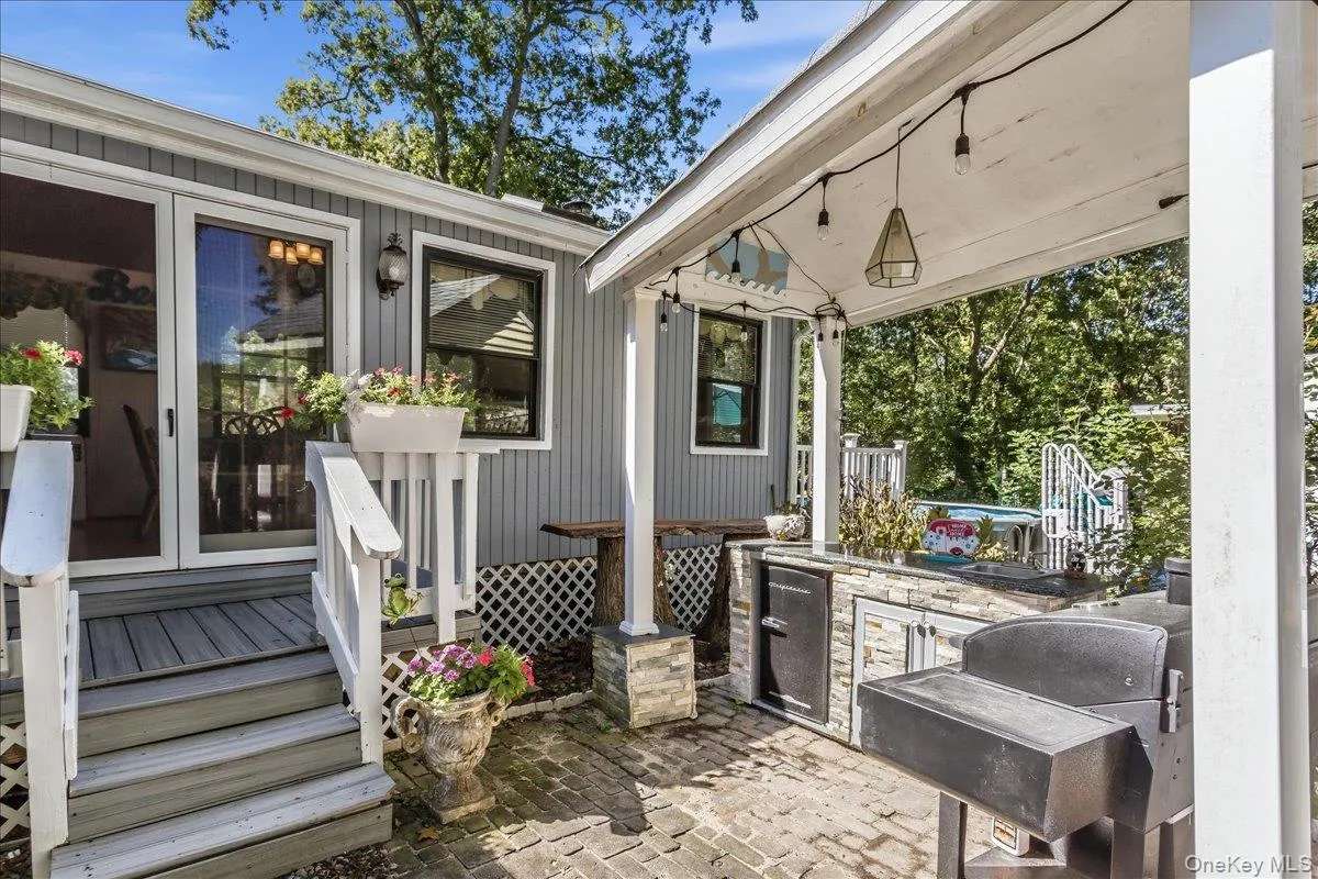 18 Linden Avenue, Smithtown, NY, 4 Bedrooms Bedrooms, 10 Rooms Rooms,3 BathroomsBathrooms,Residential,For Rent,Linden,0,1043258 18 Linden Avenue, Smithtown, NY, 4 Bedrooms Bedrooms, 10 Rooms Rooms,3 BathroomsBathrooms,Residential,For Rent,Linden,0,1043258