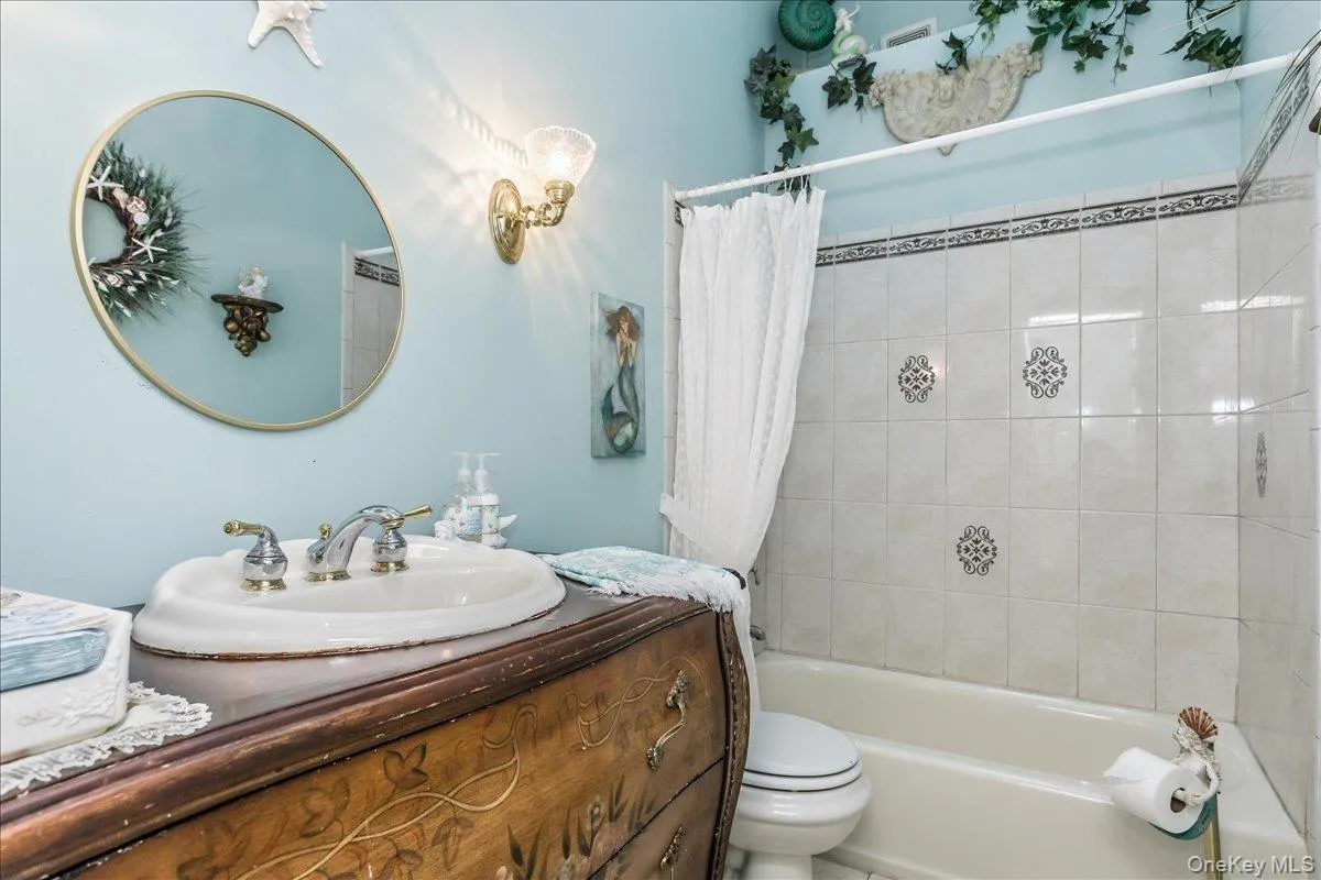 18 Linden Avenue, Smithtown, NY, 4 Bedrooms Bedrooms, 10 Rooms Rooms,3 BathroomsBathrooms,Residential,For Rent,Linden,0,1043258 18 Linden Avenue, Smithtown, NY, 4 Bedrooms Bedrooms, 10 Rooms Rooms,3 BathroomsBathrooms,Residential,For Rent,Linden,0,1043258