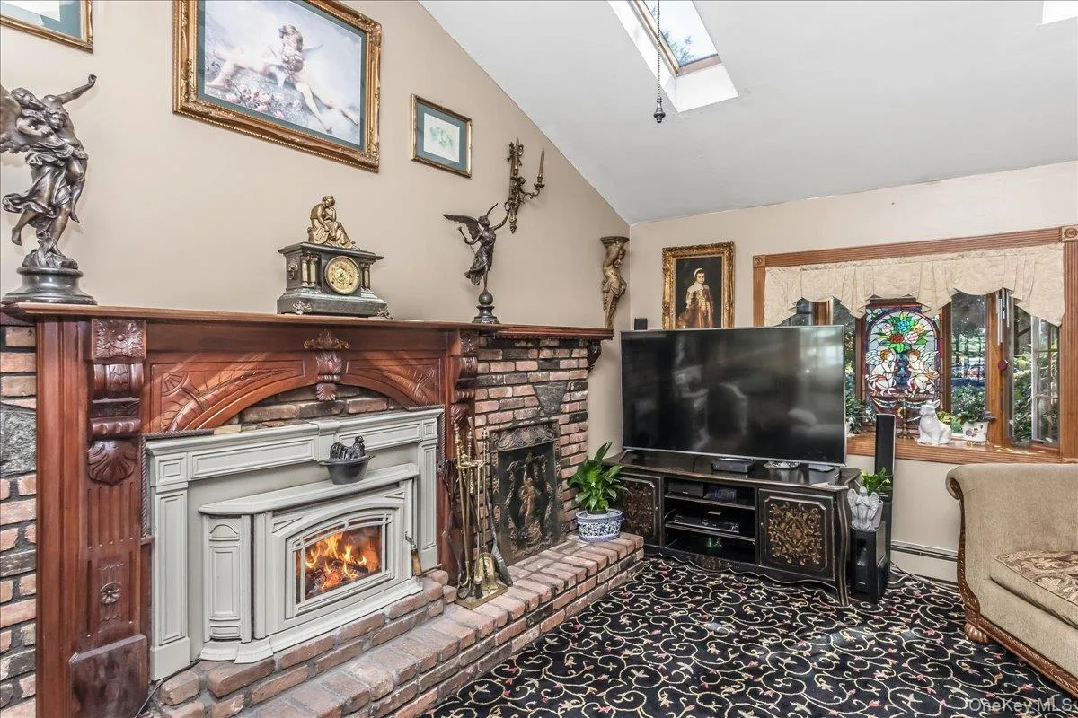 18 Linden Avenue, Smithtown, NY, 4 Bedrooms Bedrooms, 10 Rooms Rooms,3 BathroomsBathrooms,Residential,For Rent,Linden,0,1043258 18 Linden Avenue, Smithtown, NY, 4 Bedrooms Bedrooms, 10 Rooms Rooms,3 BathroomsBathrooms,Residential,For Rent,Linden,0,1043258