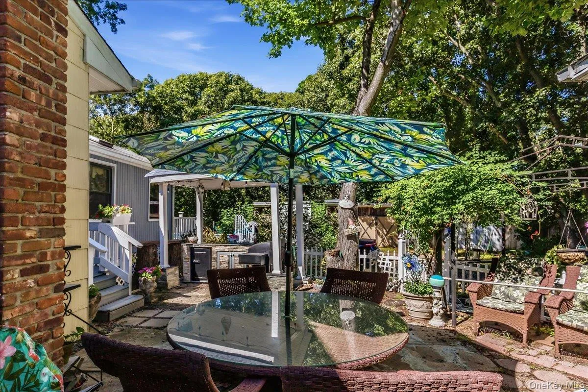 18 Linden Avenue, Smithtown, NY, 4 Bedrooms Bedrooms, 10 Rooms Rooms,3 BathroomsBathrooms,Residential,For Rent,Linden,0,1043258 18 Linden Avenue, Smithtown, NY, 4 Bedrooms Bedrooms, 10 Rooms Rooms,3 BathroomsBathrooms,Residential,For Rent,Linden,0,1043258