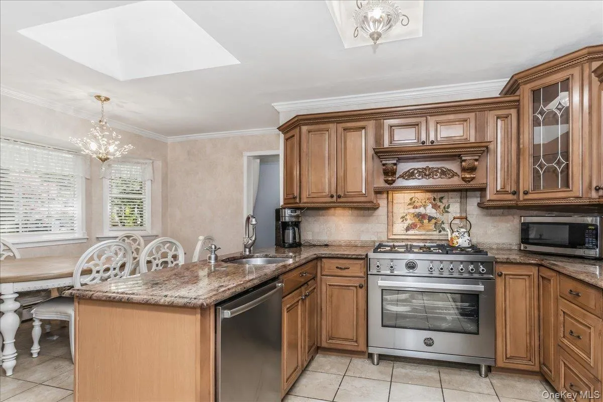 18 Linden Avenue, Smithtown, NY, 4 Bedrooms Bedrooms, 10 Rooms Rooms,3 BathroomsBathrooms,Residential,For Rent,Linden,0,1043258 18 Linden Avenue, Smithtown, NY, 4 Bedrooms Bedrooms, 10 Rooms Rooms,3 BathroomsBathrooms,Residential,For Rent,Linden,0,1043258