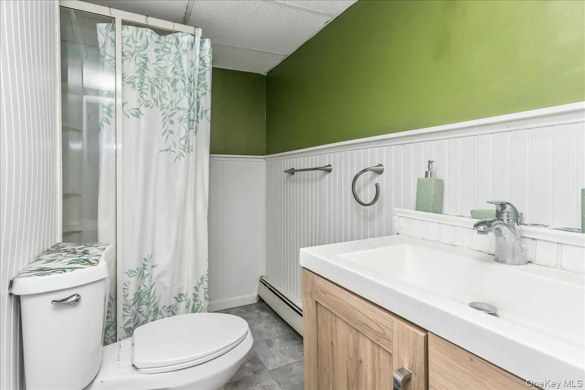 18 Linden Avenue, Smithtown, NY, 4 Bedrooms Bedrooms, 10 Rooms Rooms,3 BathroomsBathrooms,Residential,For Rent,Linden,0,1043258 18 Linden Avenue, Smithtown, NY, 4 Bedrooms Bedrooms, 10 Rooms Rooms,3 BathroomsBathrooms,Residential,For Rent,Linden,0,1043258