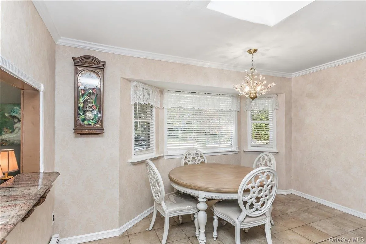 18 Linden Avenue, Smithtown, NY, 4 Bedrooms Bedrooms, 10 Rooms Rooms,3 BathroomsBathrooms,Residential,For Rent,Linden,0,1043258 18 Linden Avenue, Smithtown, NY, 4 Bedrooms Bedrooms, 10 Rooms Rooms,3 BathroomsBathrooms,Residential,For Rent,Linden,0,1043258