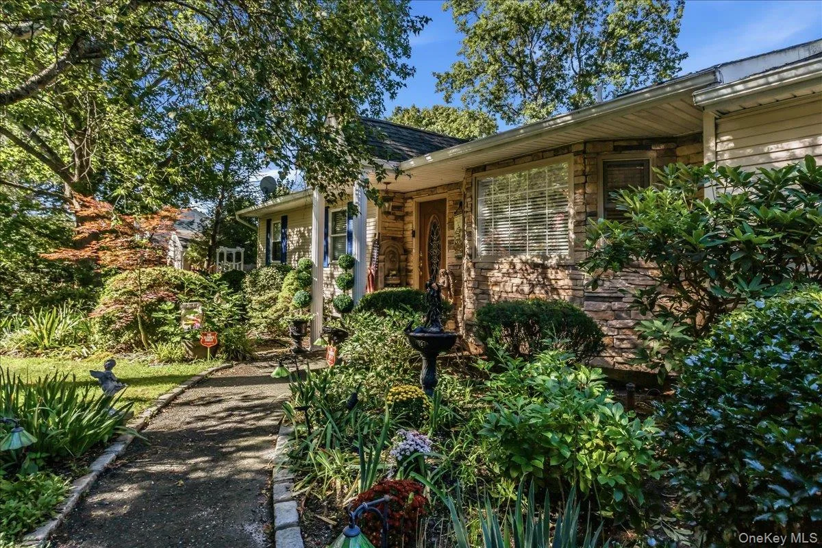 18 Linden Avenue, Smithtown, NY, 4 Bedrooms Bedrooms, 10 Rooms Rooms,3 BathroomsBathrooms,Residential,For Rent,Linden,0,1043258 18 Linden Avenue, Smithtown, NY, 4 Bedrooms Bedrooms, 10 Rooms Rooms,3 BathroomsBathrooms,Residential,For Rent,Linden,0,1043258