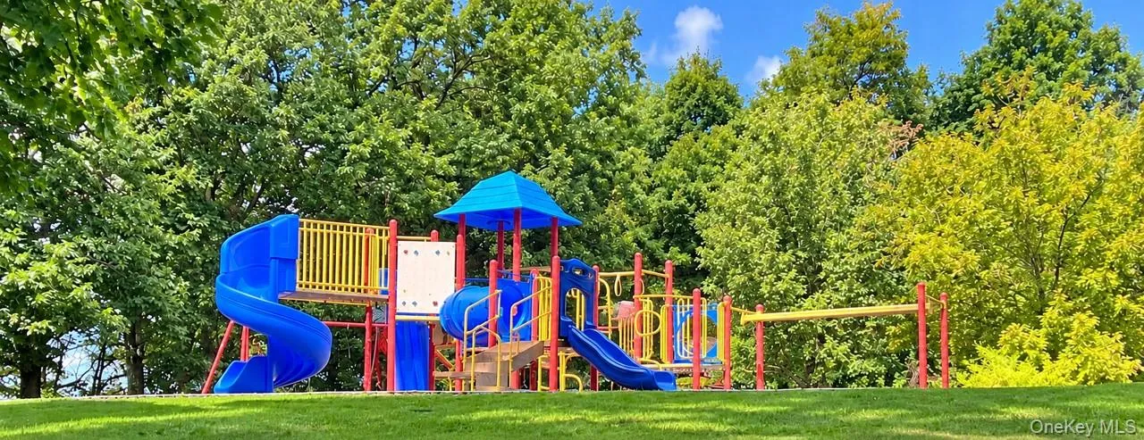14 Powder Horn Way, Greenburgh, NY, 4 Bedroom Bedrooms, 8 Room Rooms,2 BathroomBathrooms,Residential Lease,For Rent,Powder Horn,0,1043264 14 Powder Horn Way, Greenburgh, NY, 4 Bedroom Bedrooms, 8 Room Rooms,2 BathroomBathrooms,Residential Lease,For Rent,Powder Horn,0,1043264